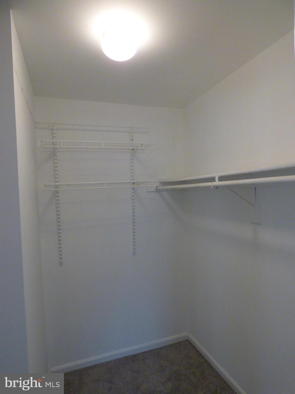 DECOVERLY ADVENTURE - Residential Lease