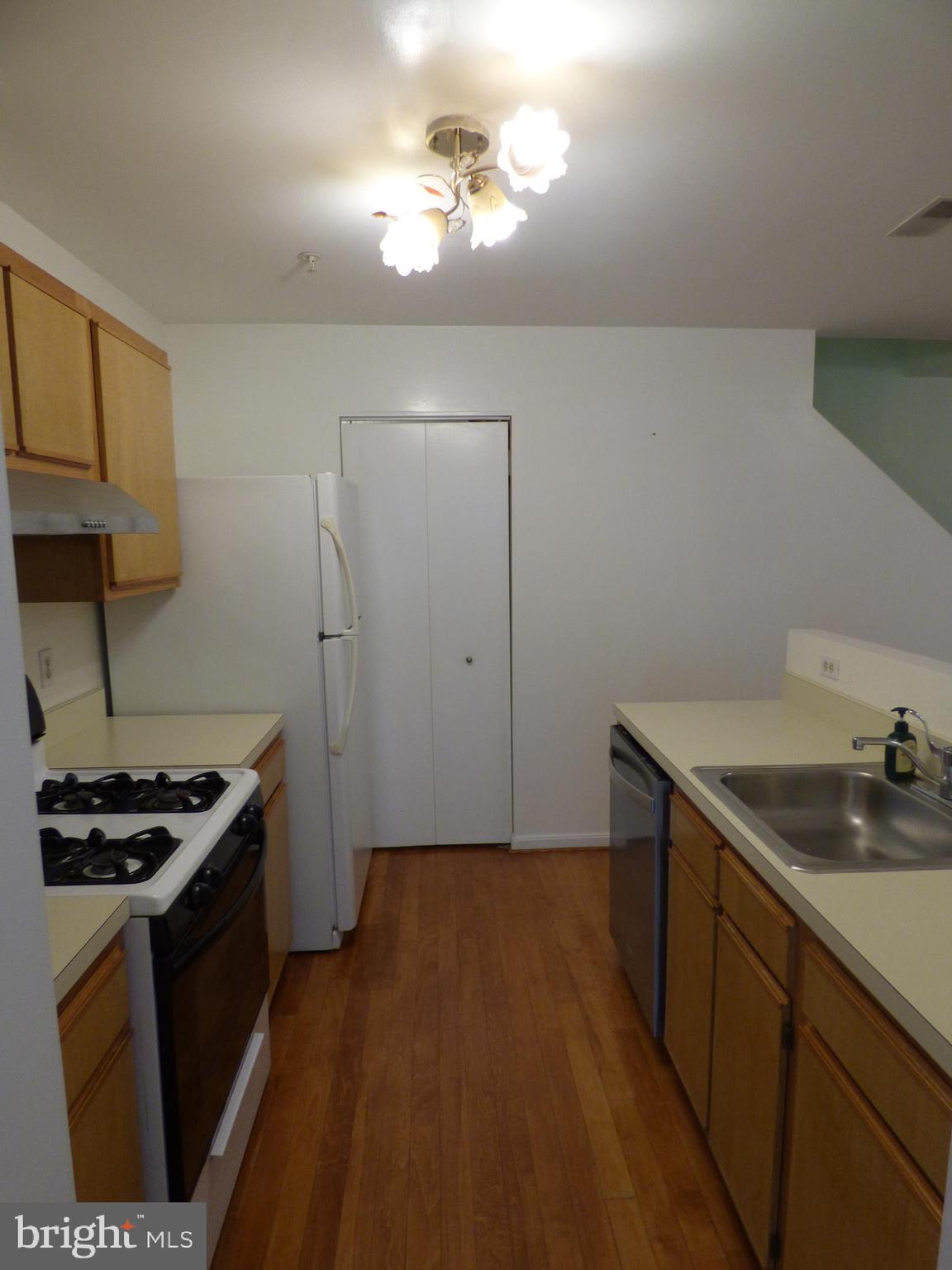 DECOVERLY ADVENTURE - Residential Lease