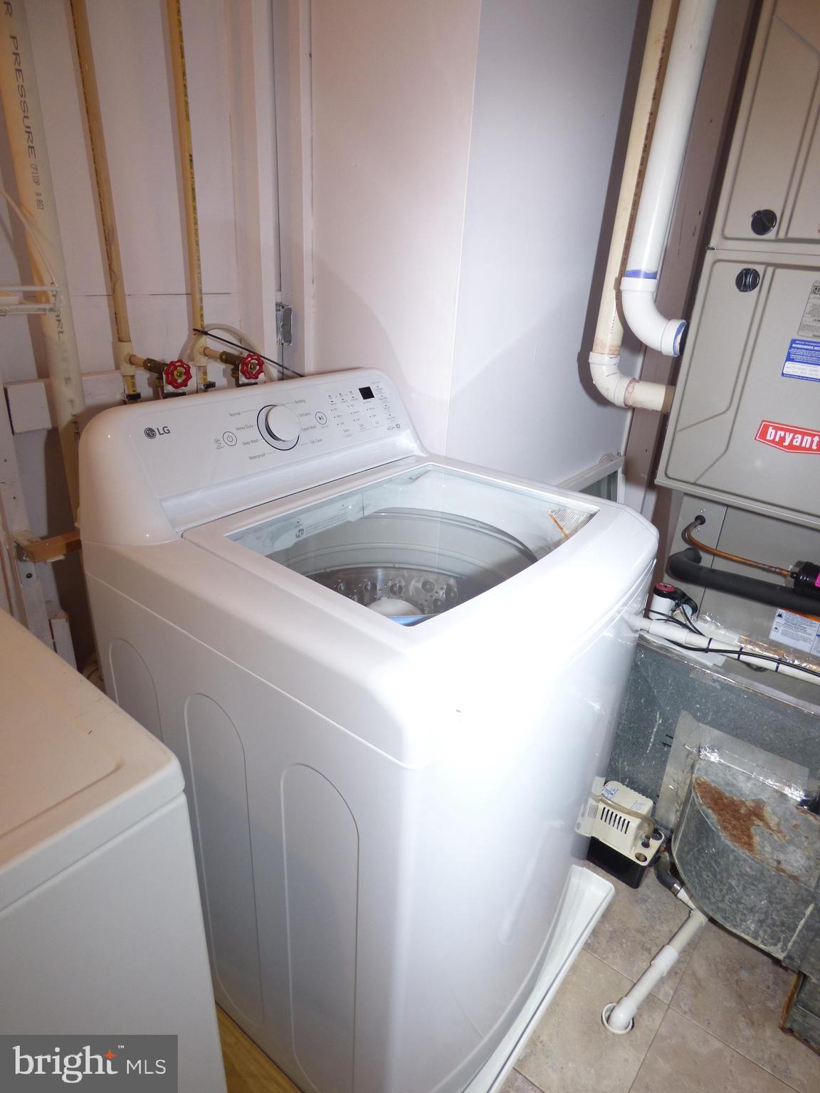 DECOVERLY ADVENTURE - Residential Lease