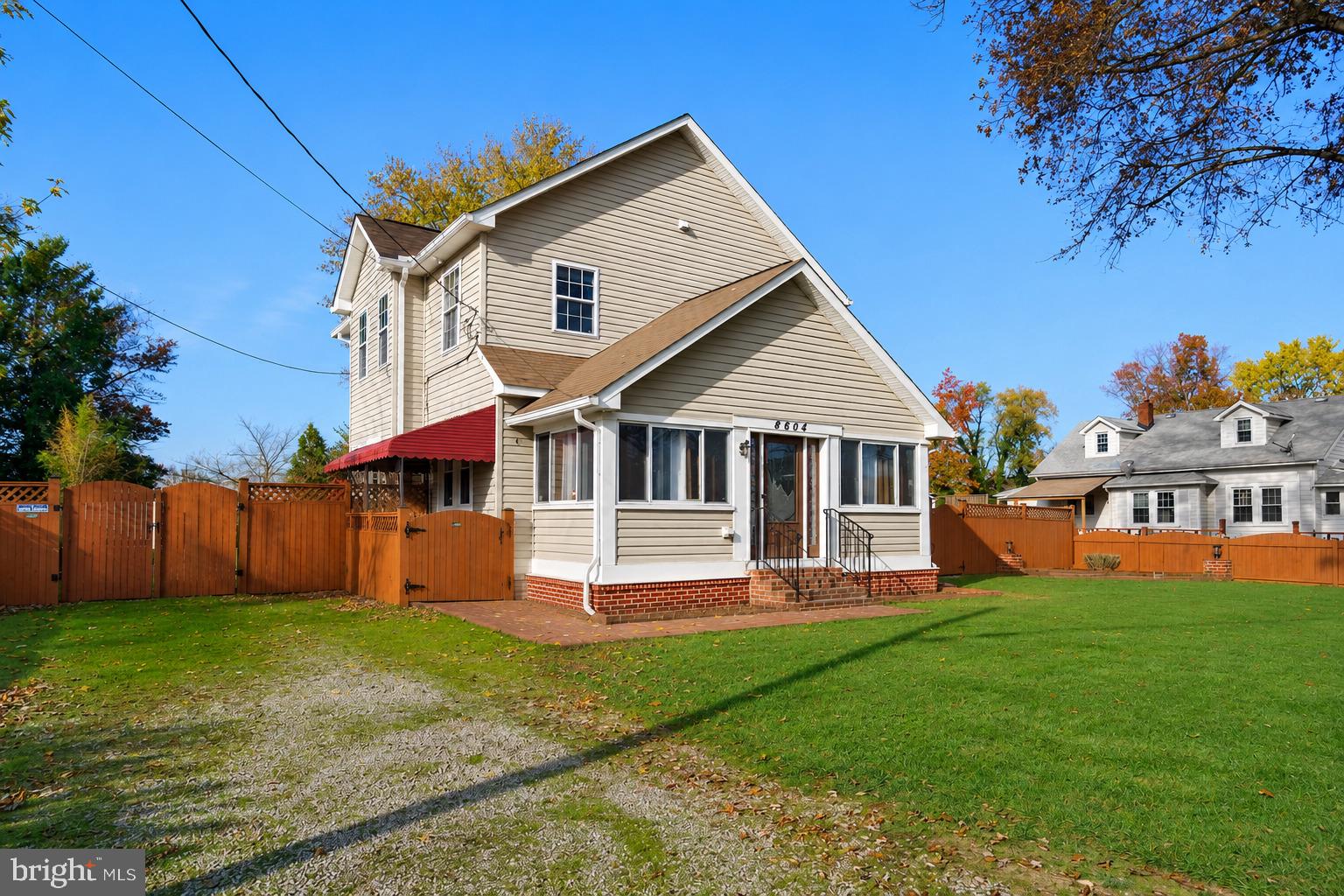 8604 WOODLAWN COURT