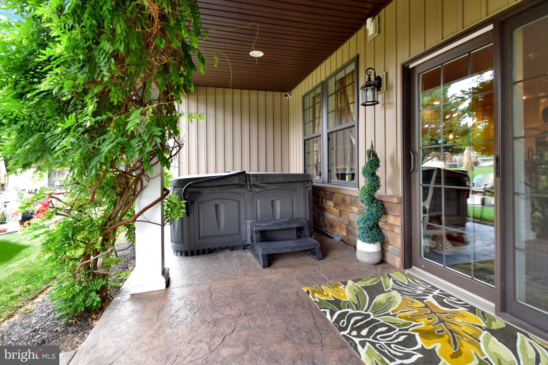 VILLAGE GREEN ESTATES - Residential