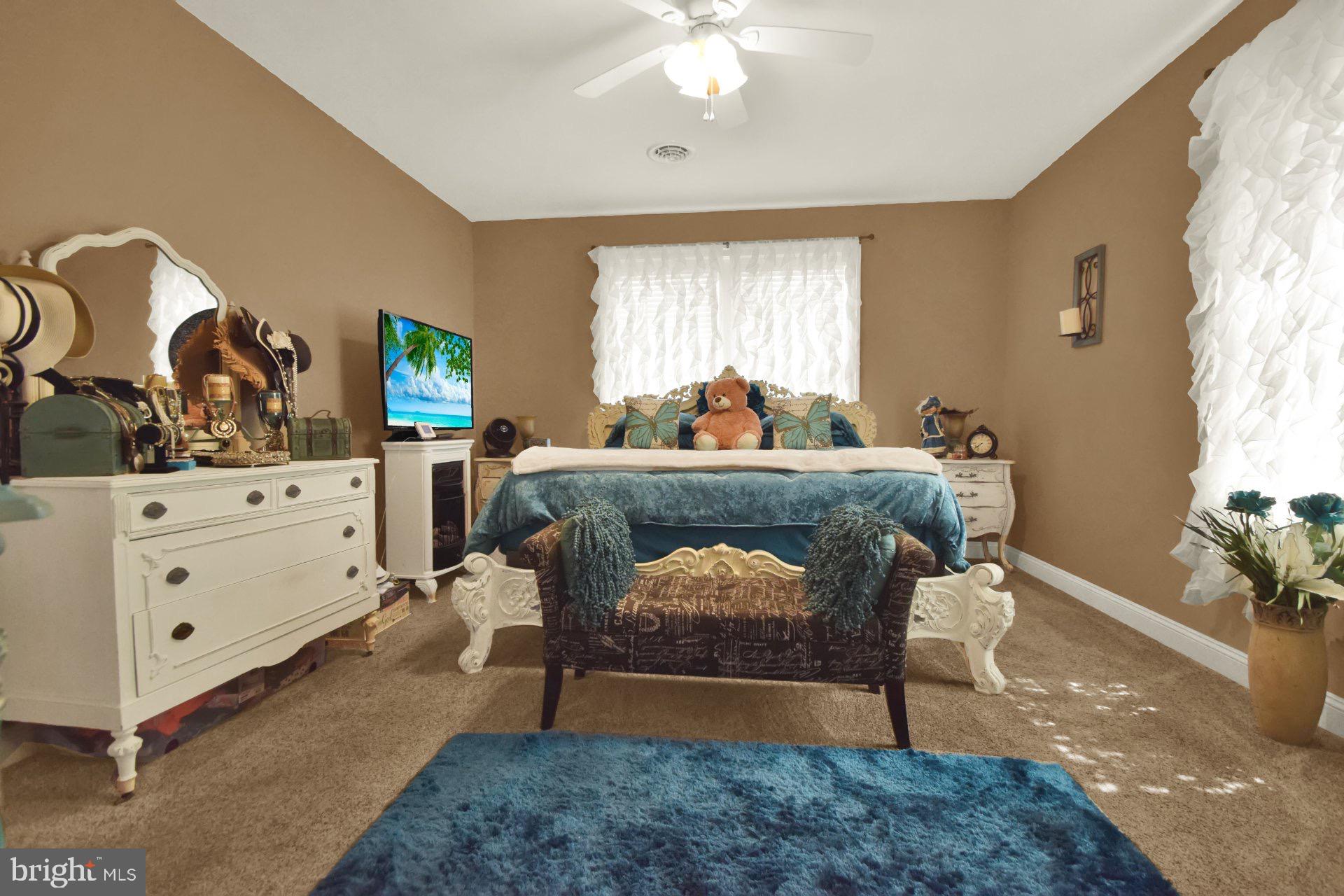 VILLAGE GREEN ESTATES - Residential