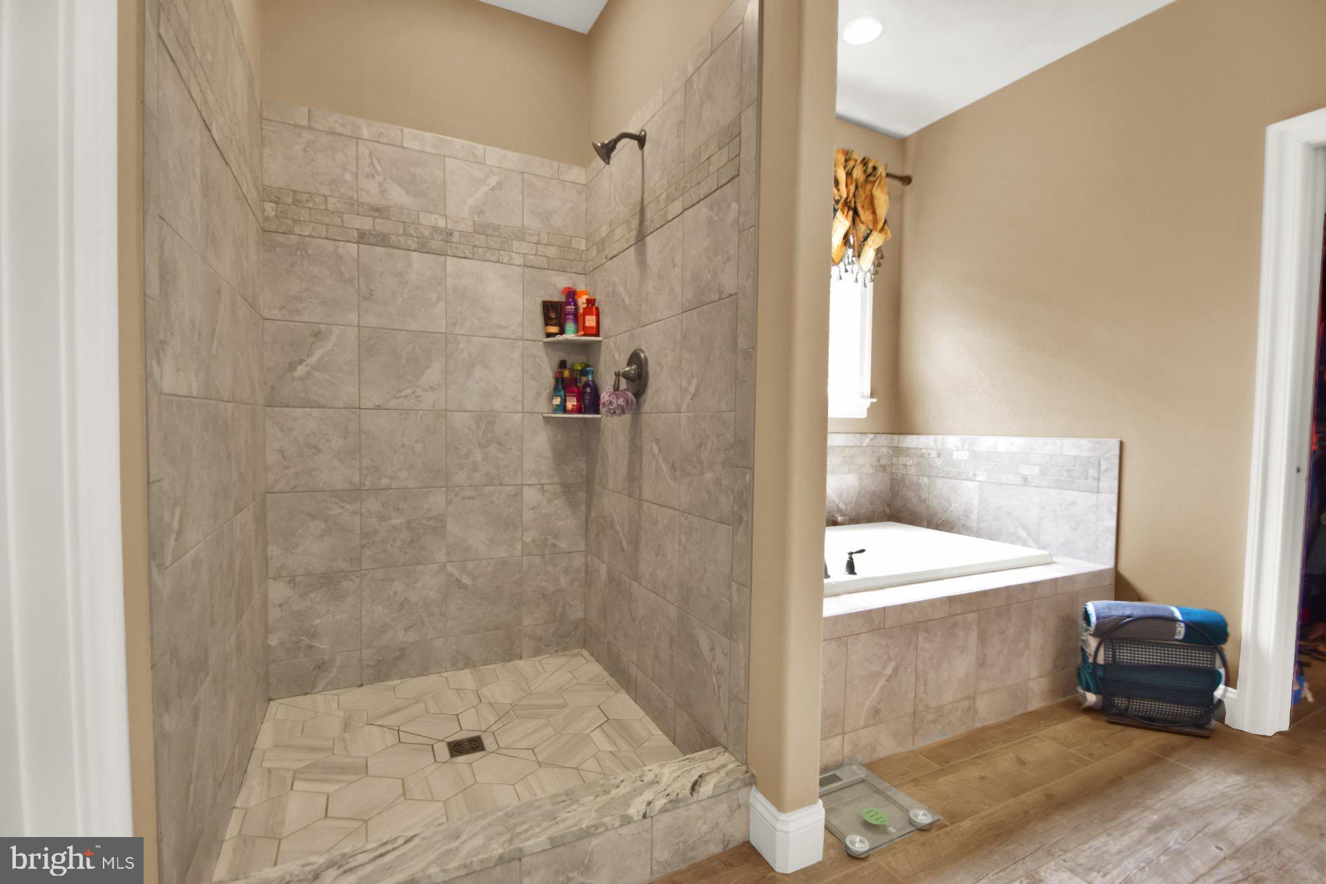 VILLAGE GREEN ESTATES - Residential