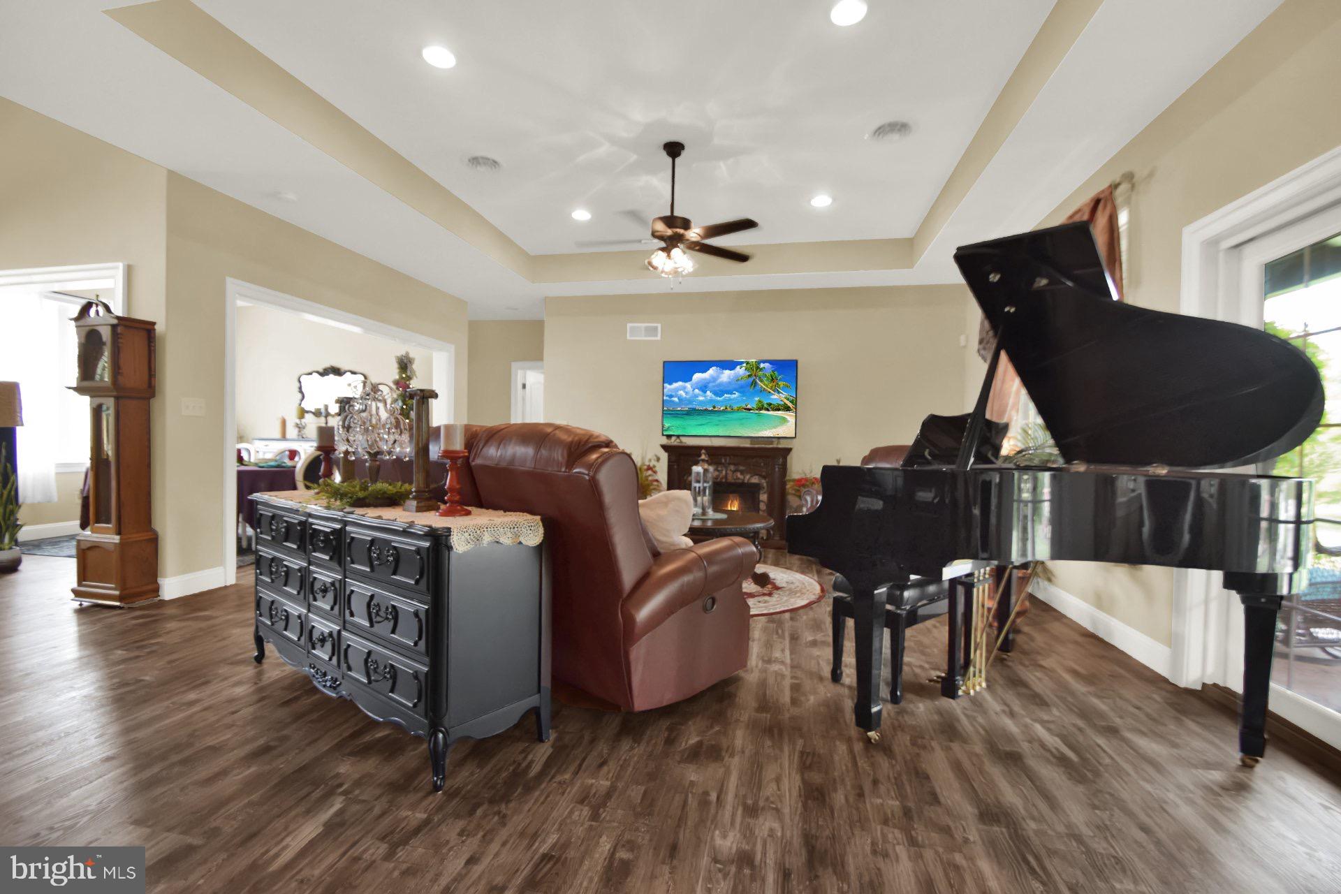 VILLAGE GREEN ESTATES - Residential