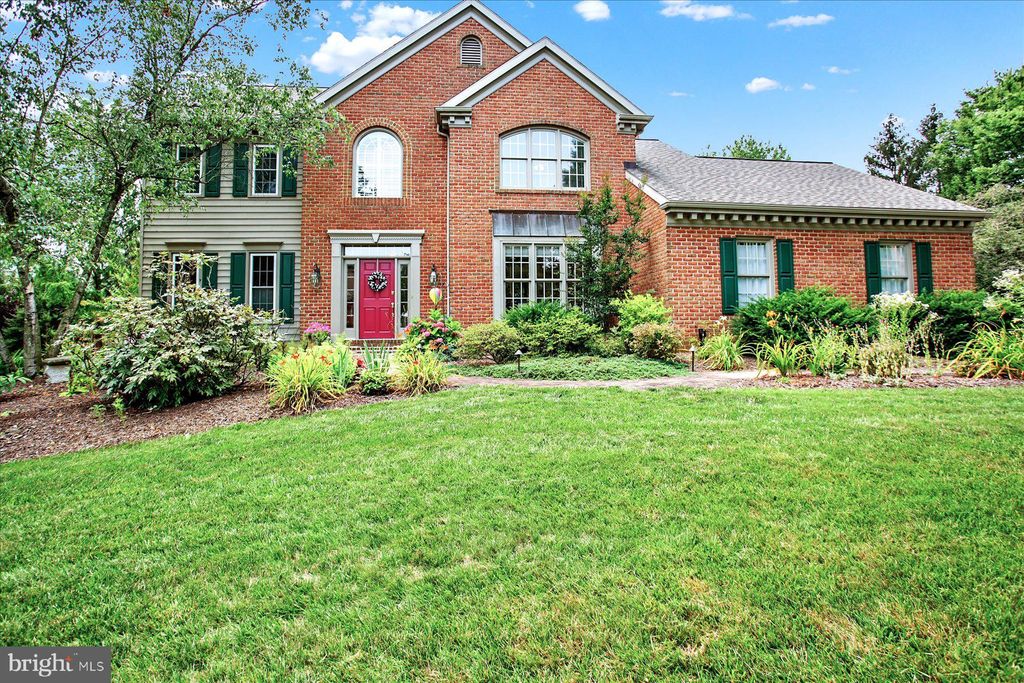 Photo of 160 COTSWOLD CT, LANCASTER, PA 17601 (MLS # PALA2038466)