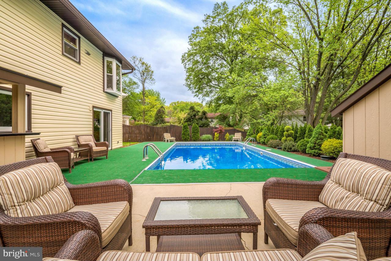 CROFTON MEADOWS - Residential