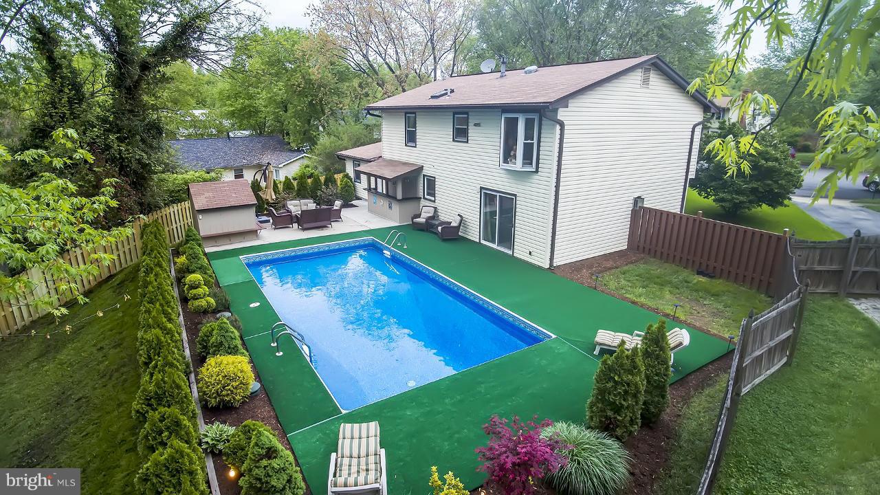 CROFTON MEADOWS - Residential