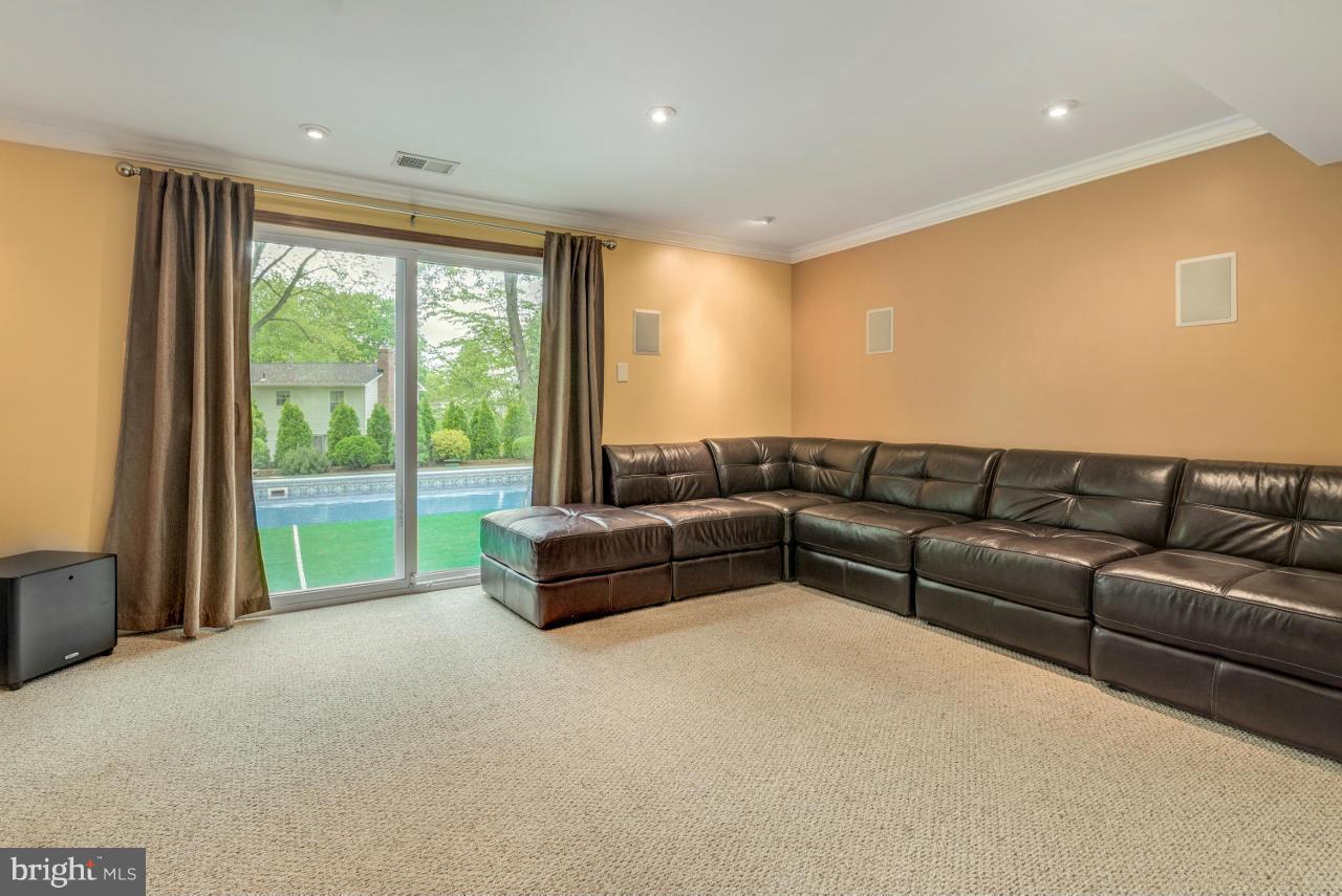 CROFTON MEADOWS - Residential