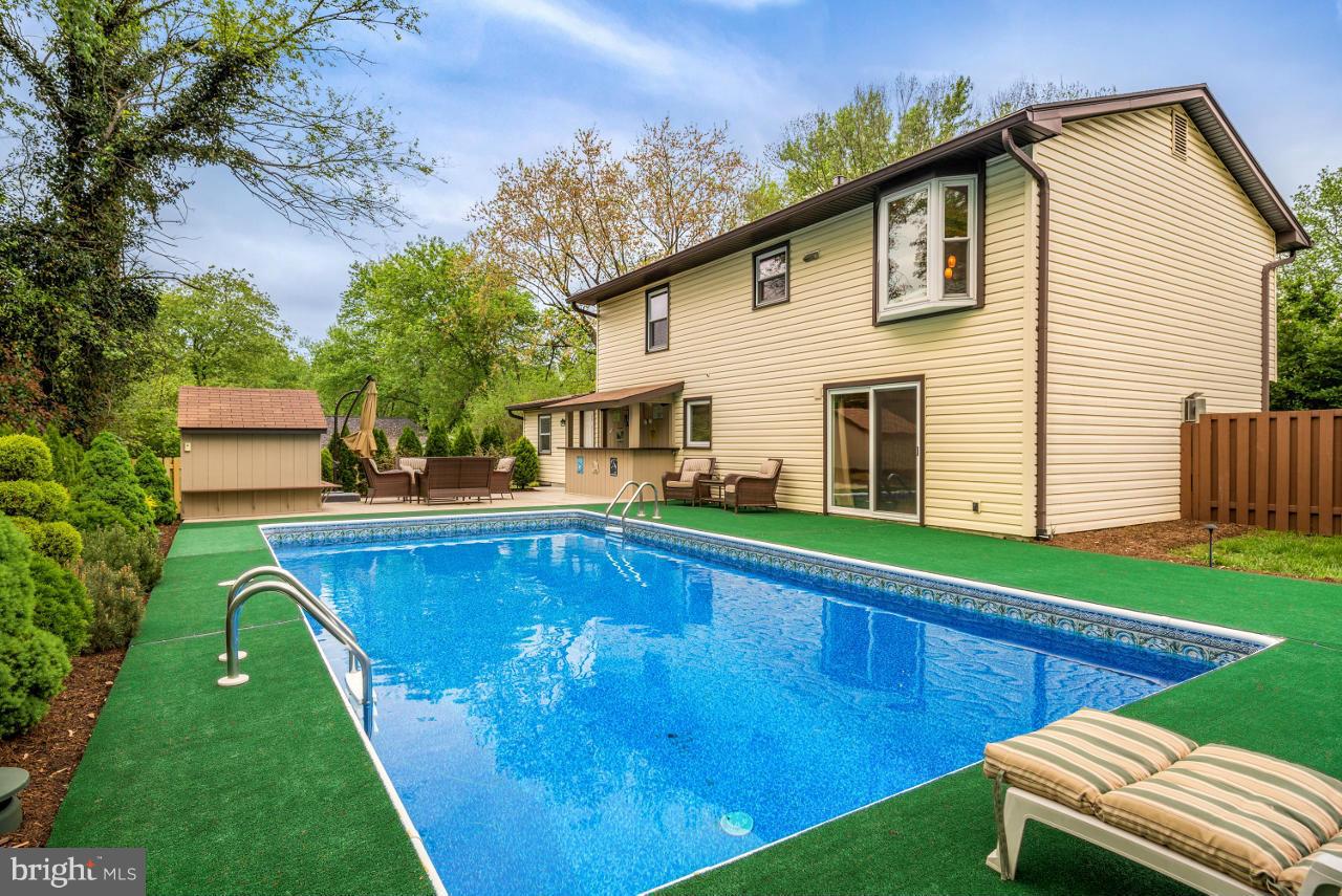 CROFTON MEADOWS - Residential