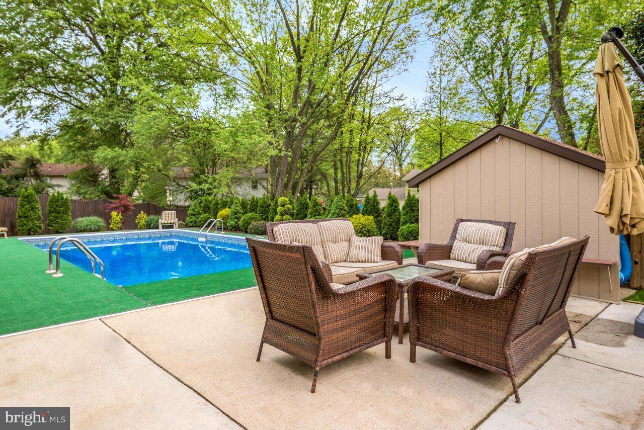 CROFTON MEADOWS - Residential