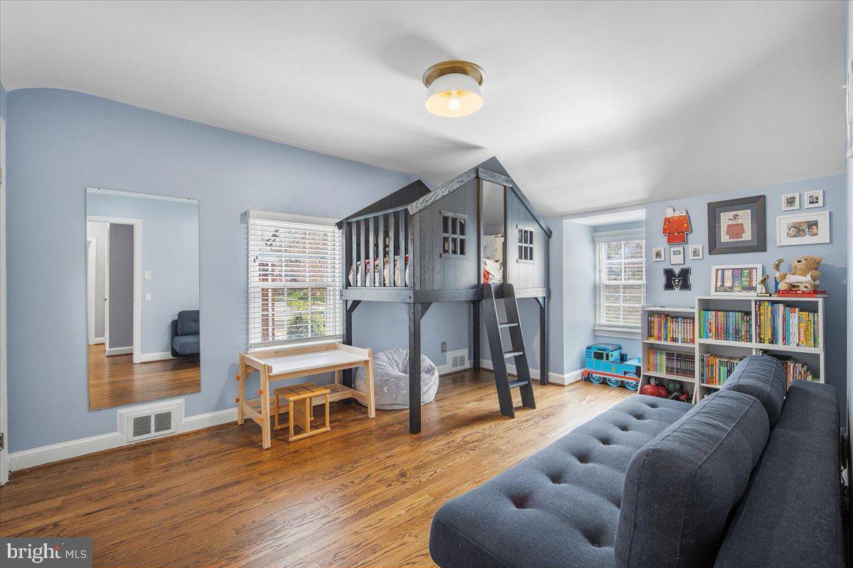 WOODACRES - Residential