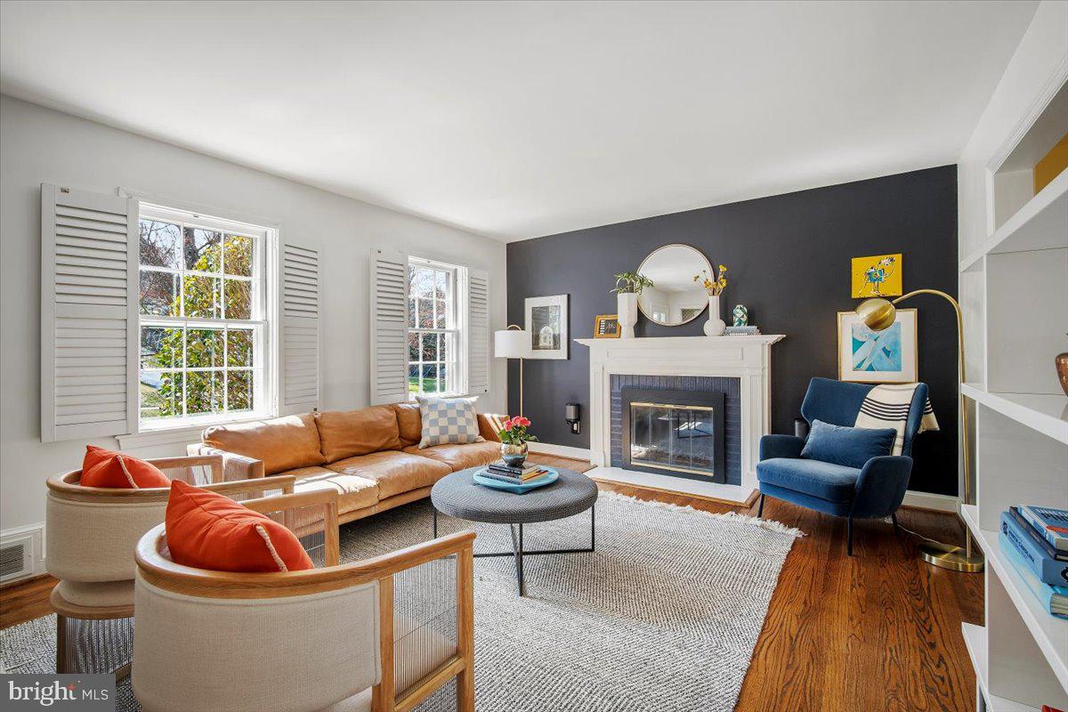 WOODACRES - Residential