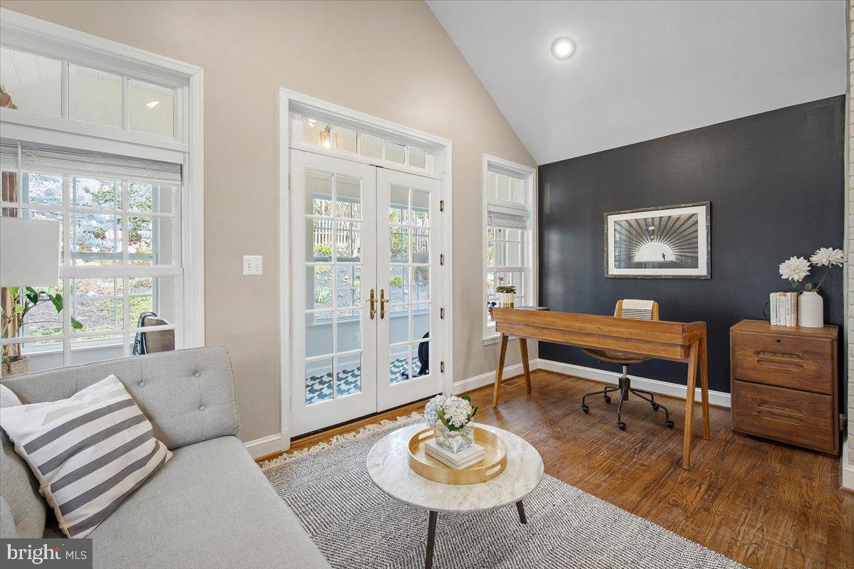 WOODACRES - Residential