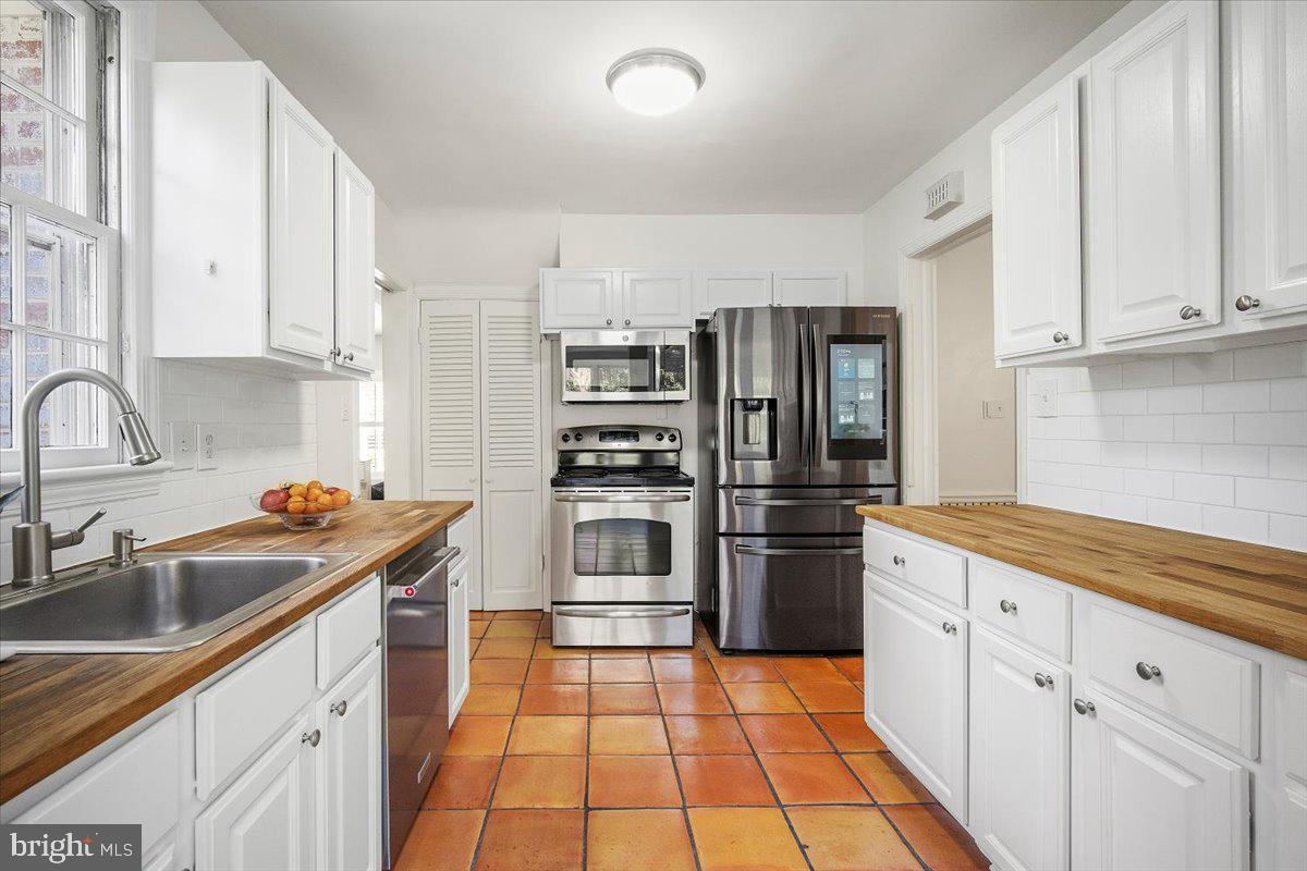 WOODACRES - Residential