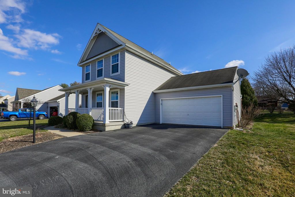 Photo of 208 FALLOWFIELD DR, LEOLA, PA 17540 (MLS # PALA2031884)