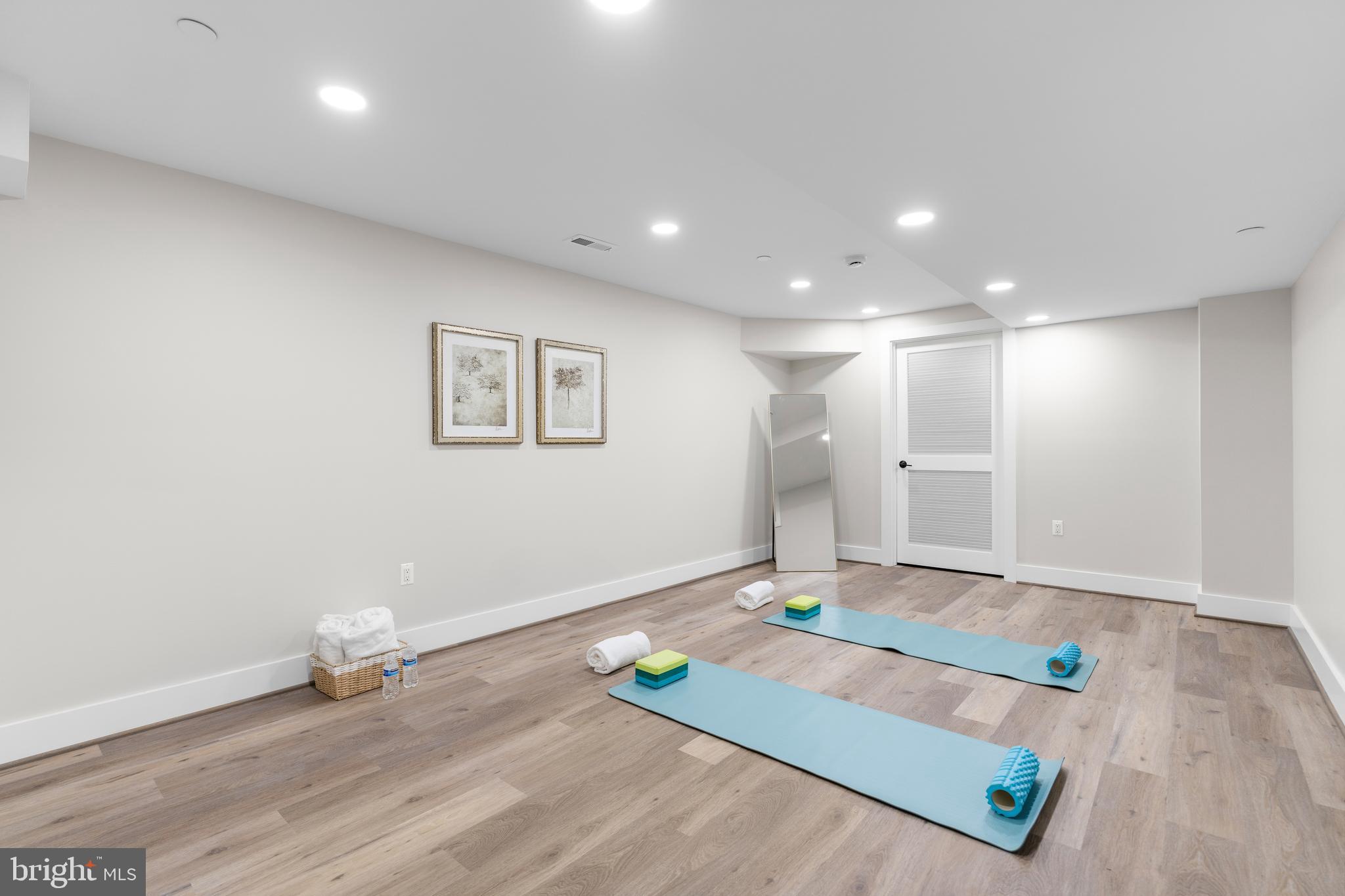 BETHESDA OUTSIDE - Residential