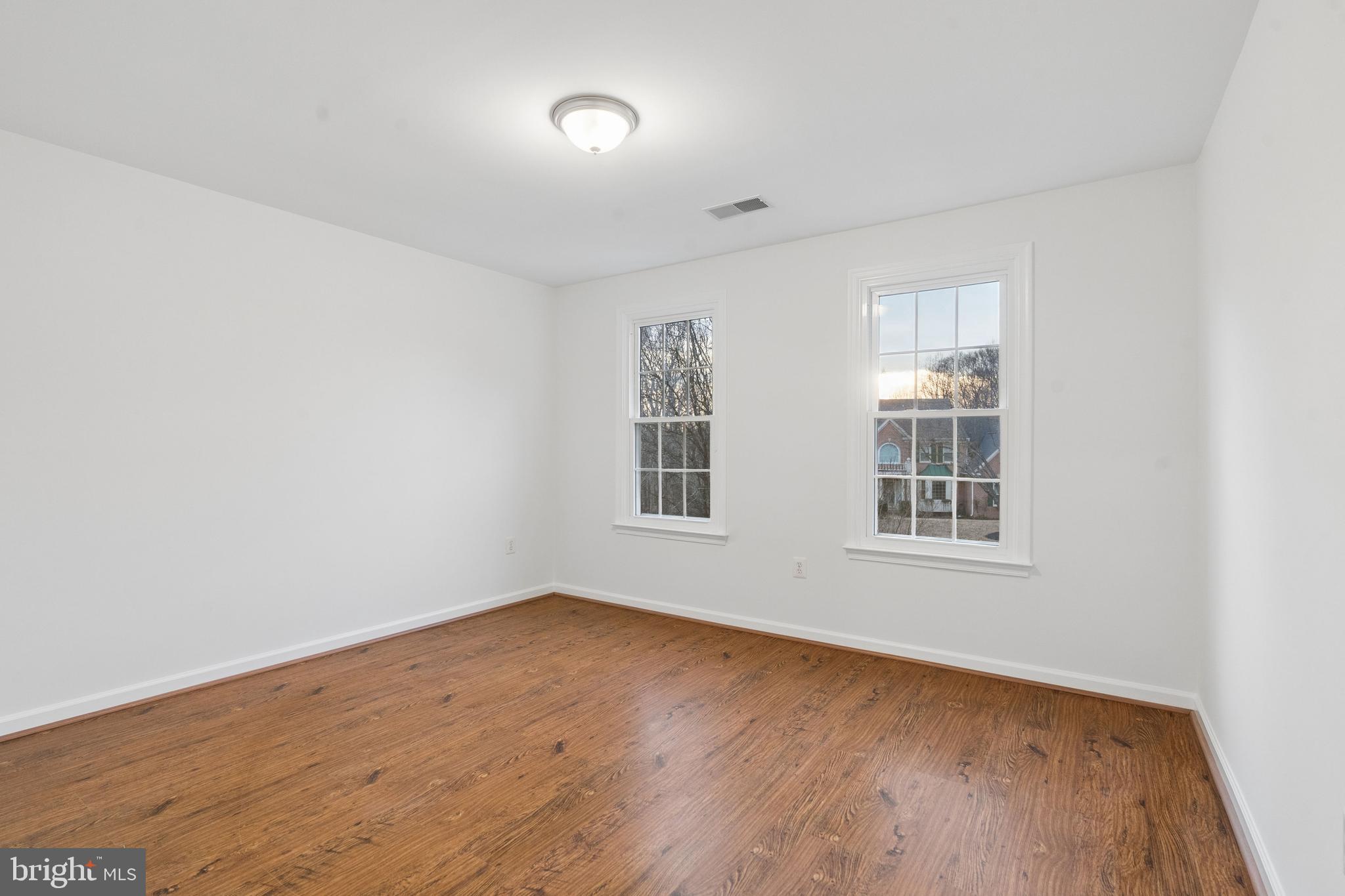 PALISADES POINTE - Residential