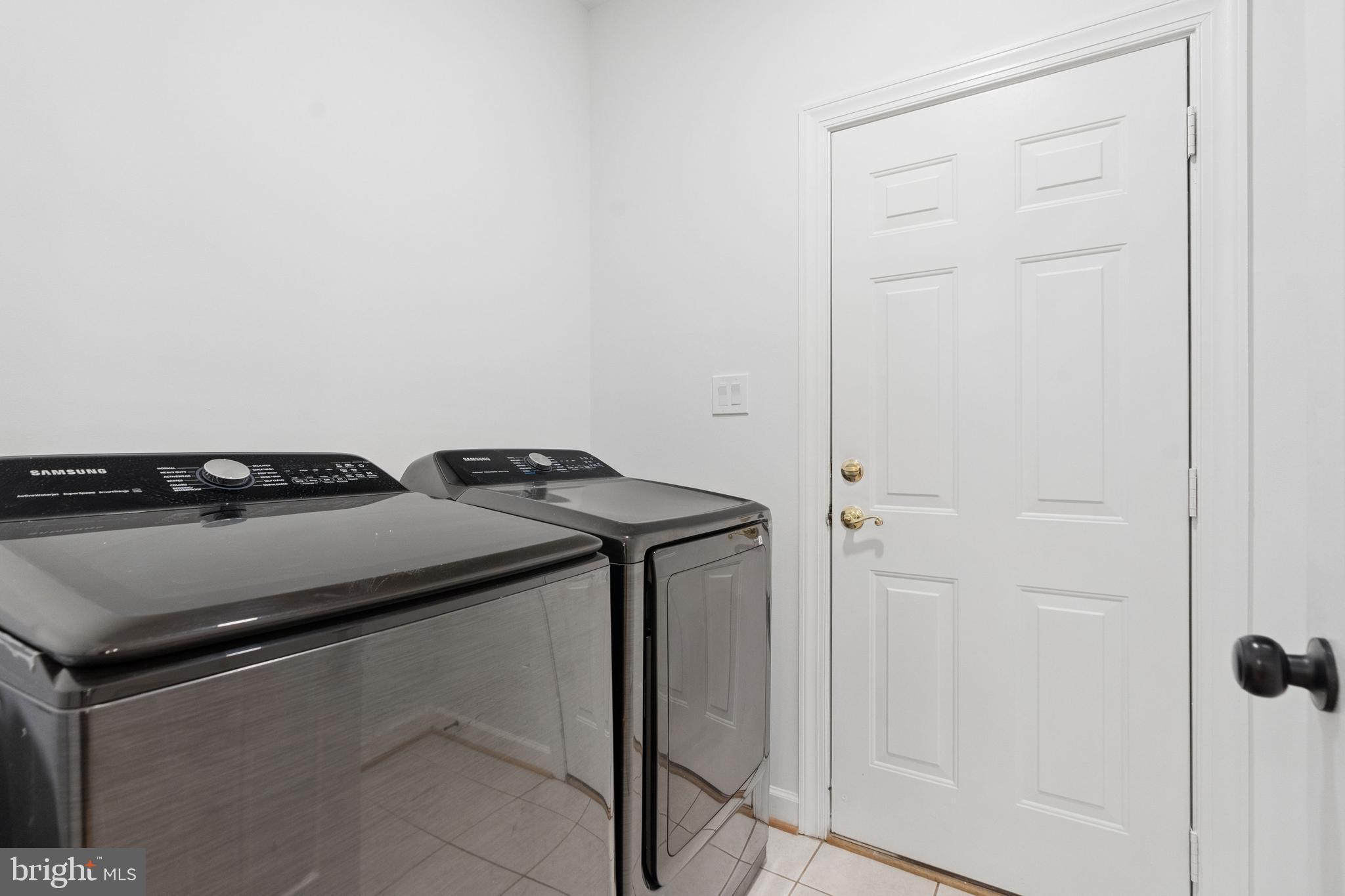 PALISADES POINTE - Residential