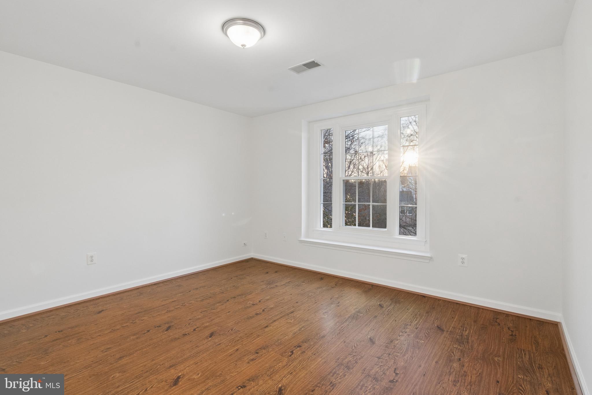 PALISADES POINTE - Residential