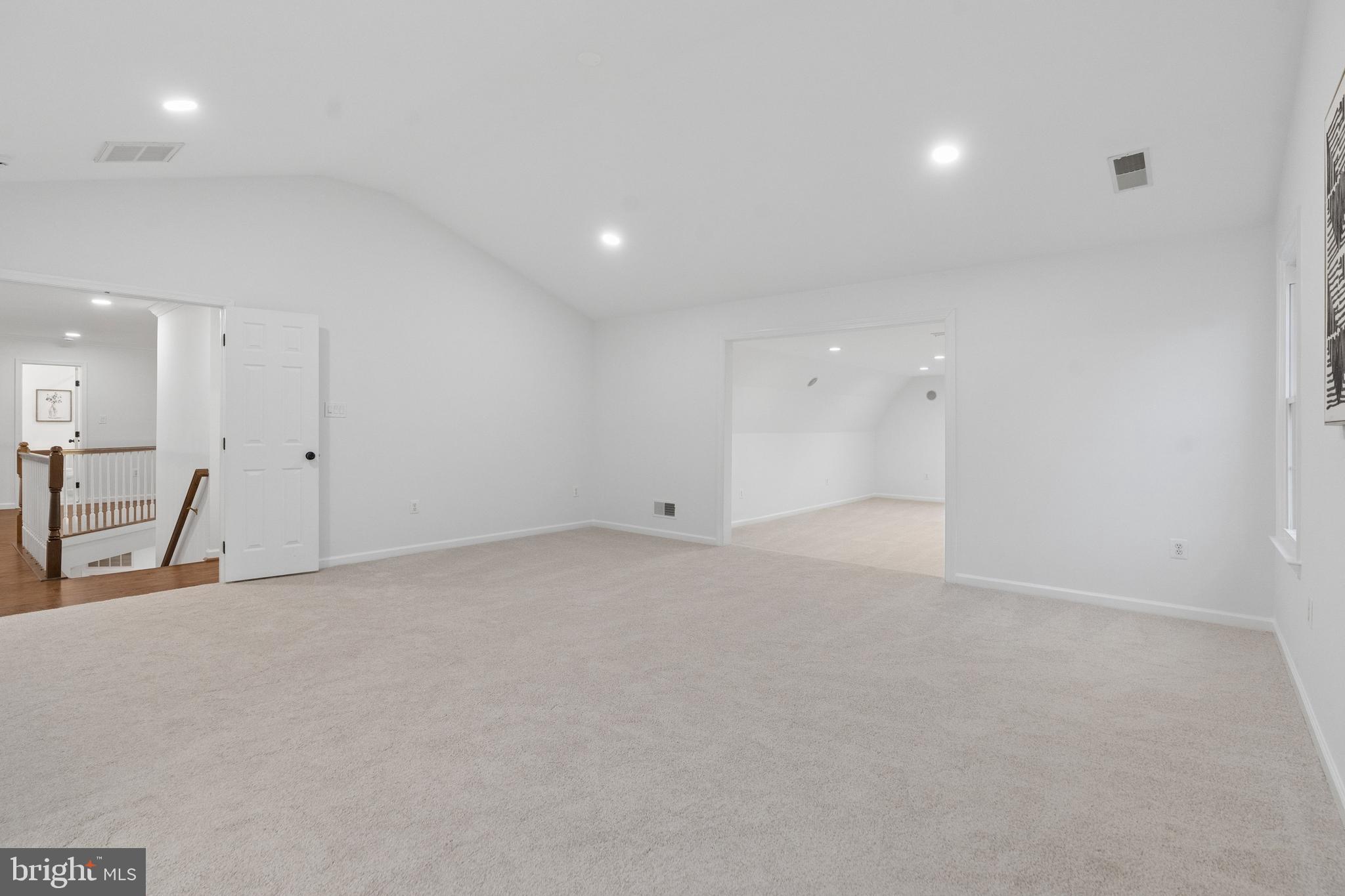 PALISADES POINTE - Residential