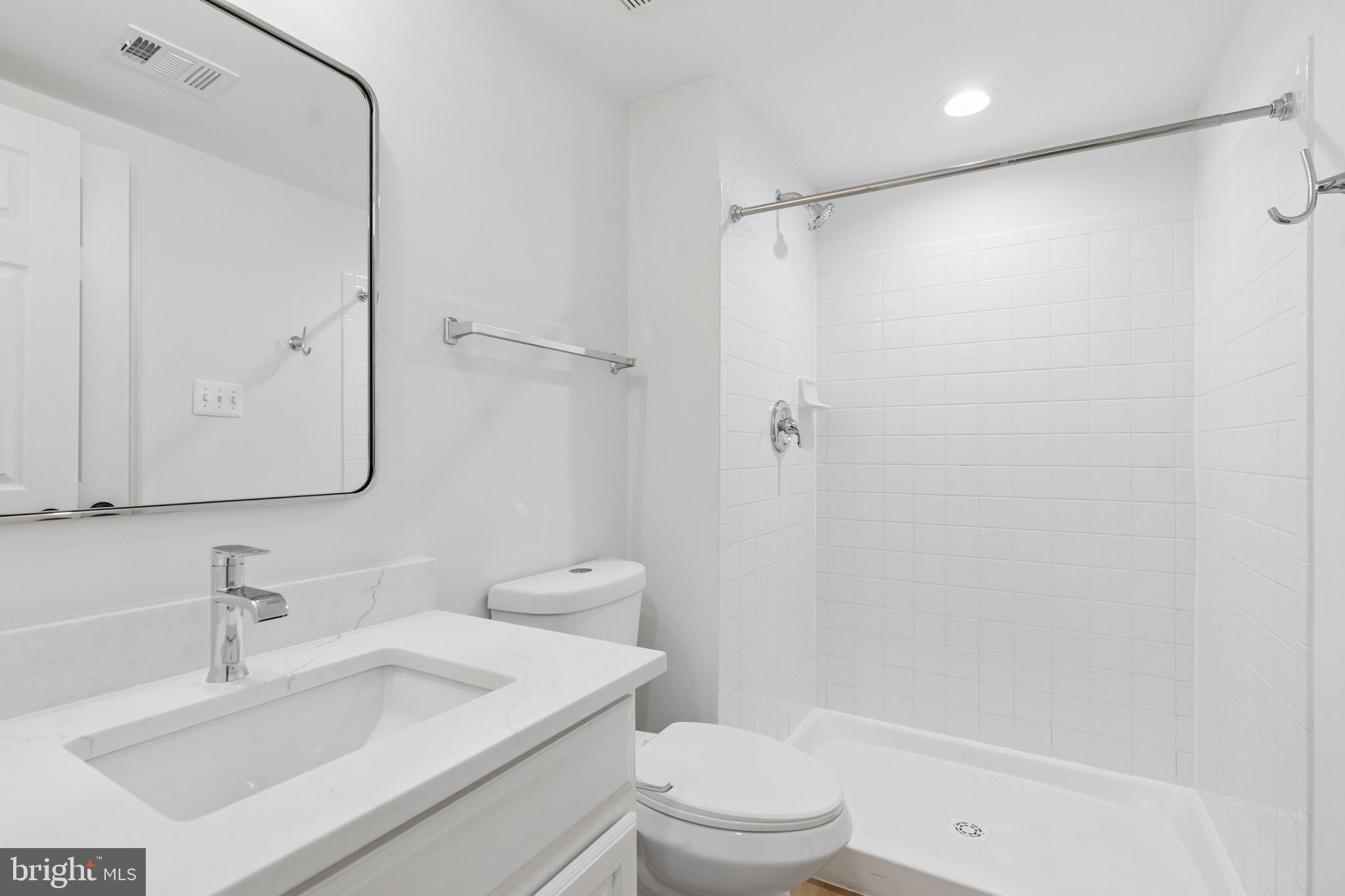 PALISADES POINTE - Residential