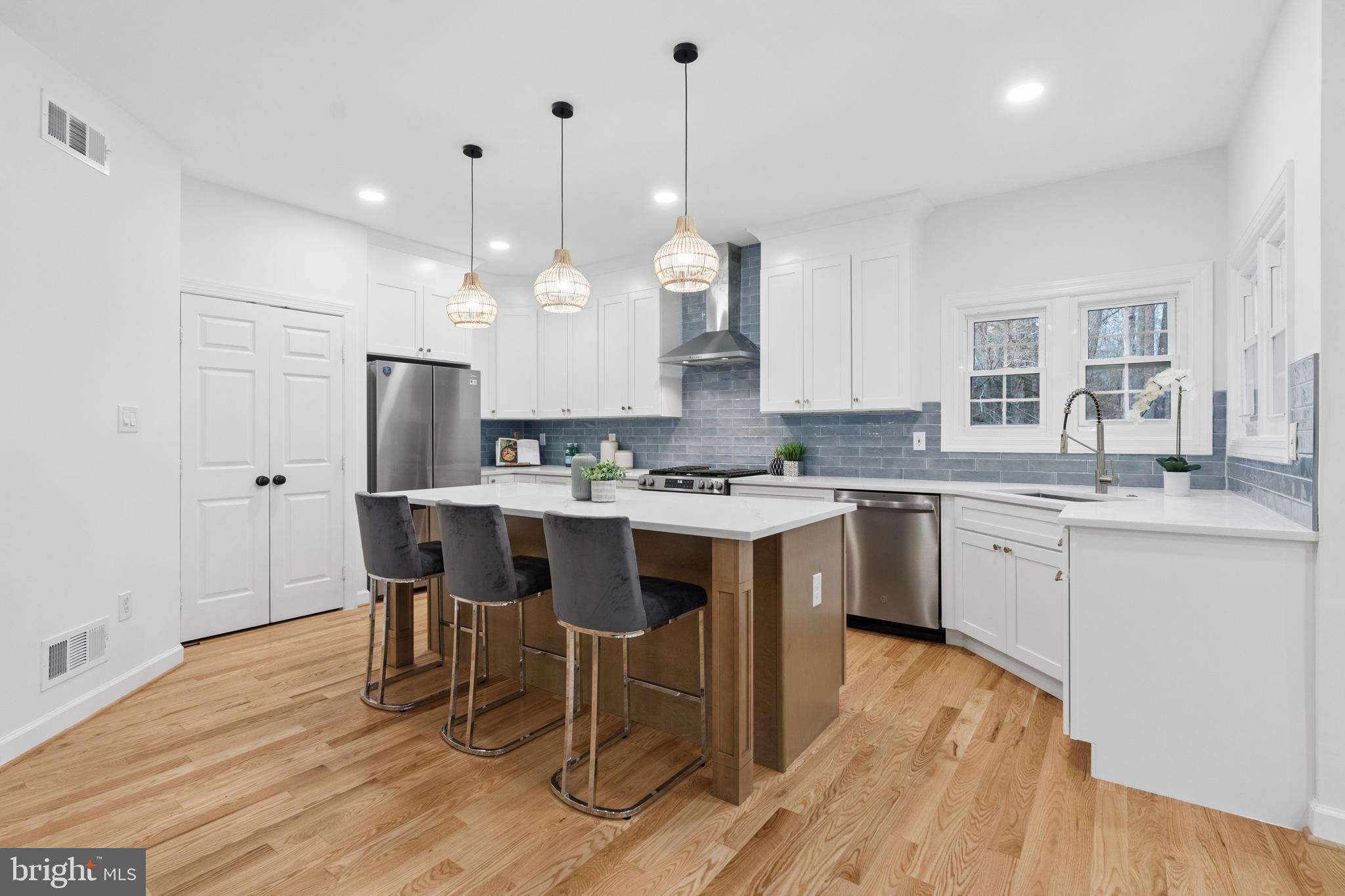 PALISADES POINTE - Residential