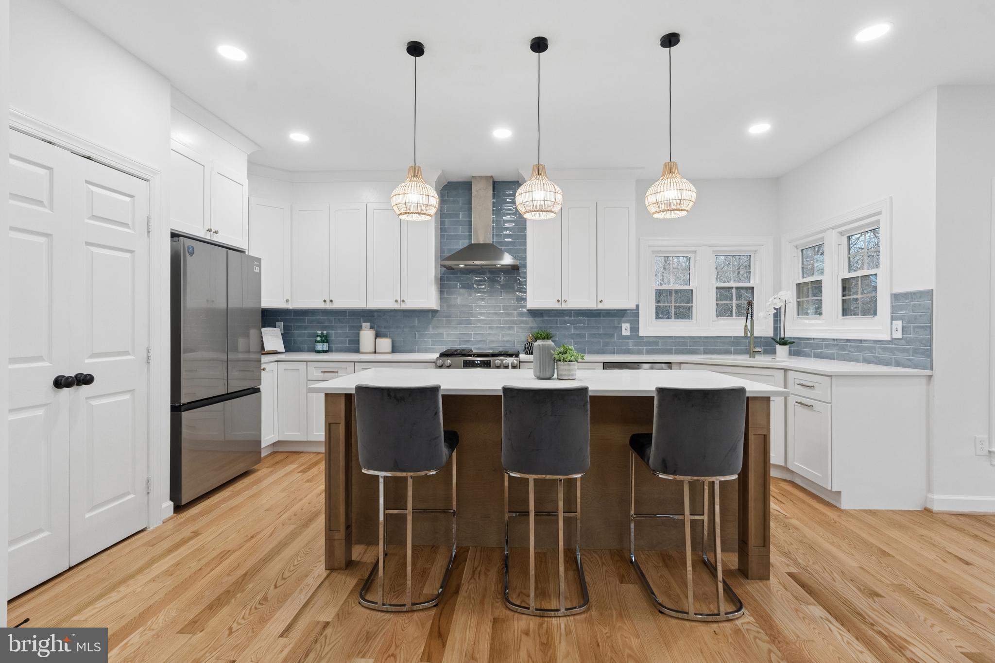 PALISADES POINTE - Residential