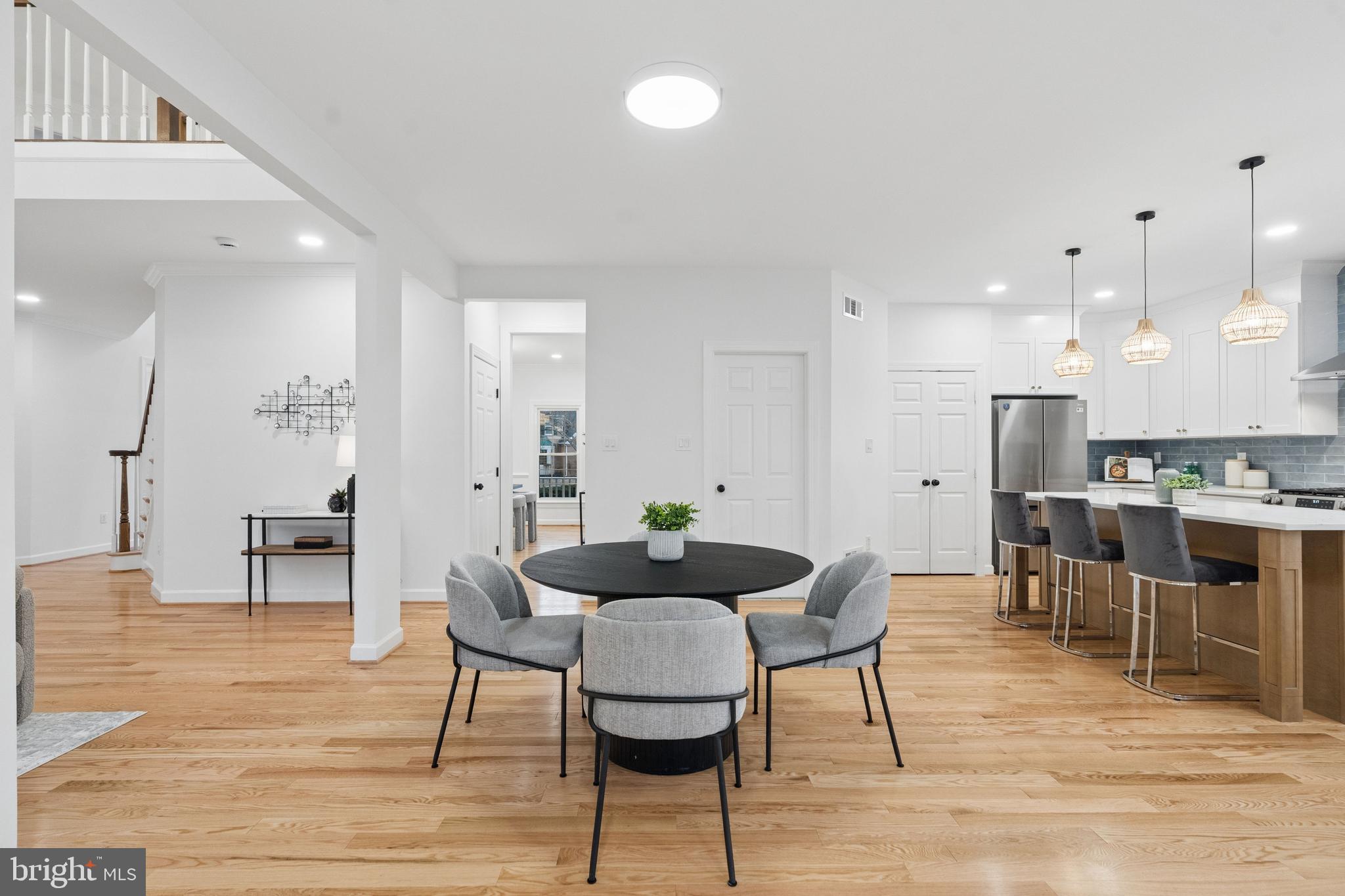 PALISADES POINTE - Residential