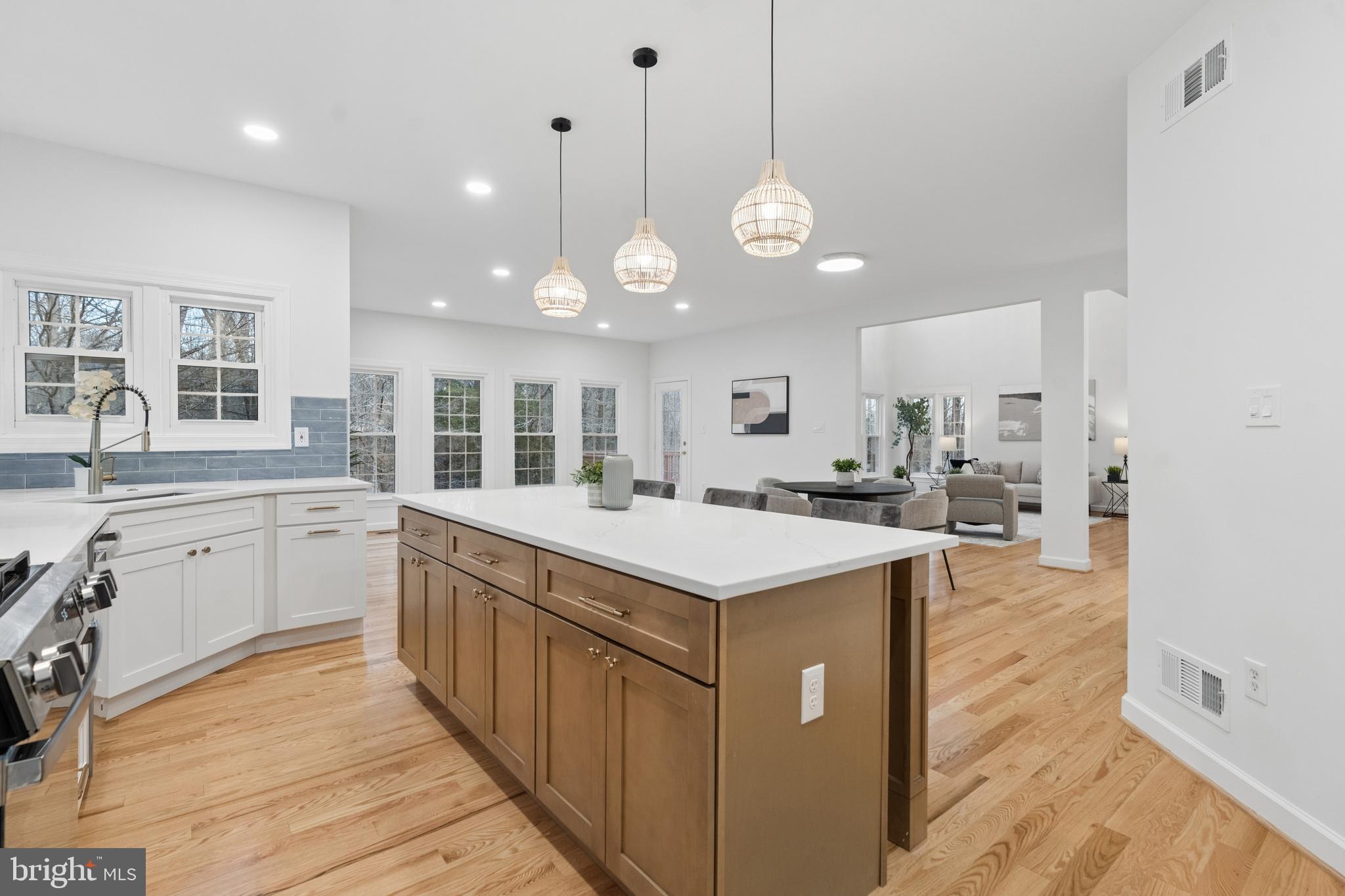 PALISADES POINTE - Residential