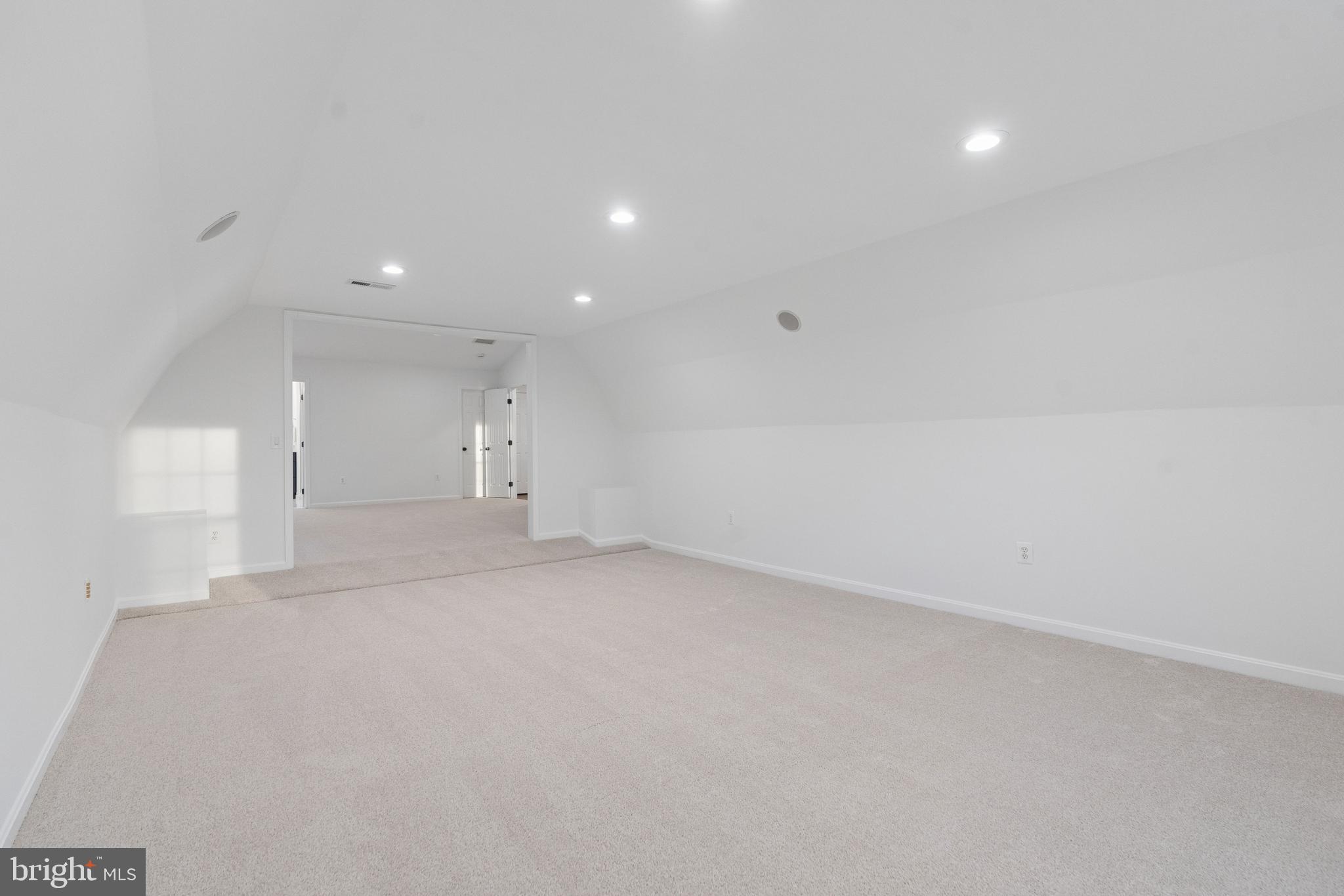 PALISADES POINTE - Residential