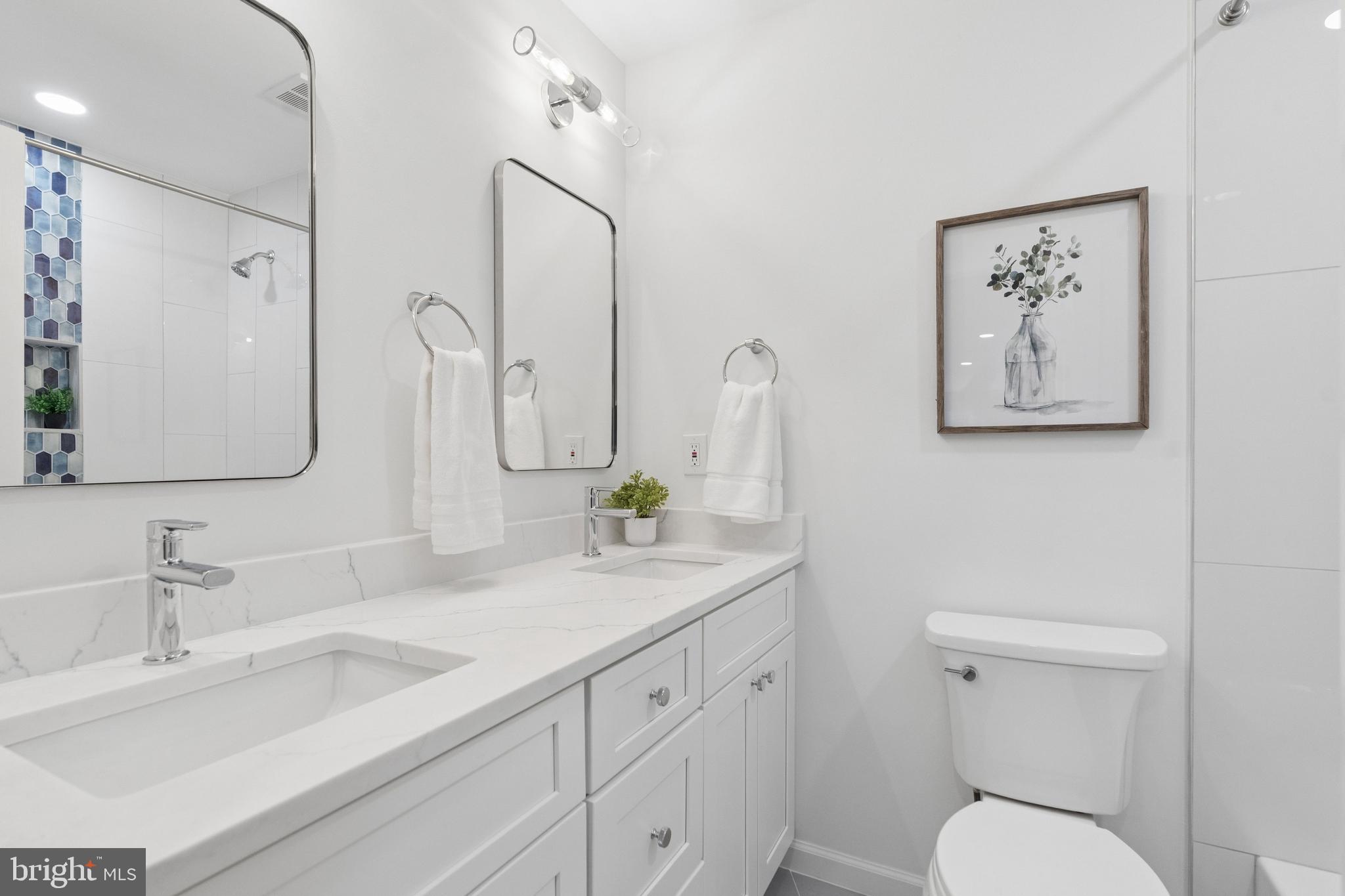 PALISADES POINTE - Residential