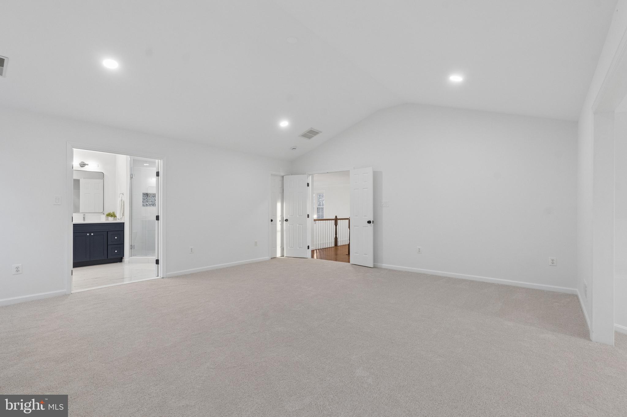 PALISADES POINTE - Residential