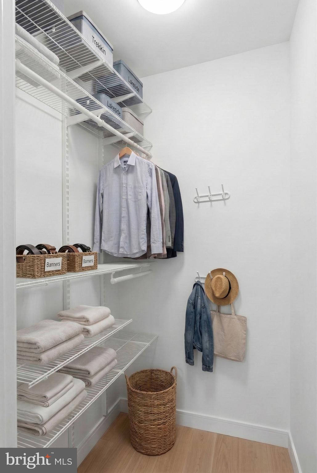 PALISADES POINTE - Residential