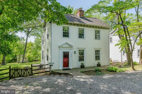 2418 Forest Glen Road, Silver Spring, MD MLS: MDMC2177342