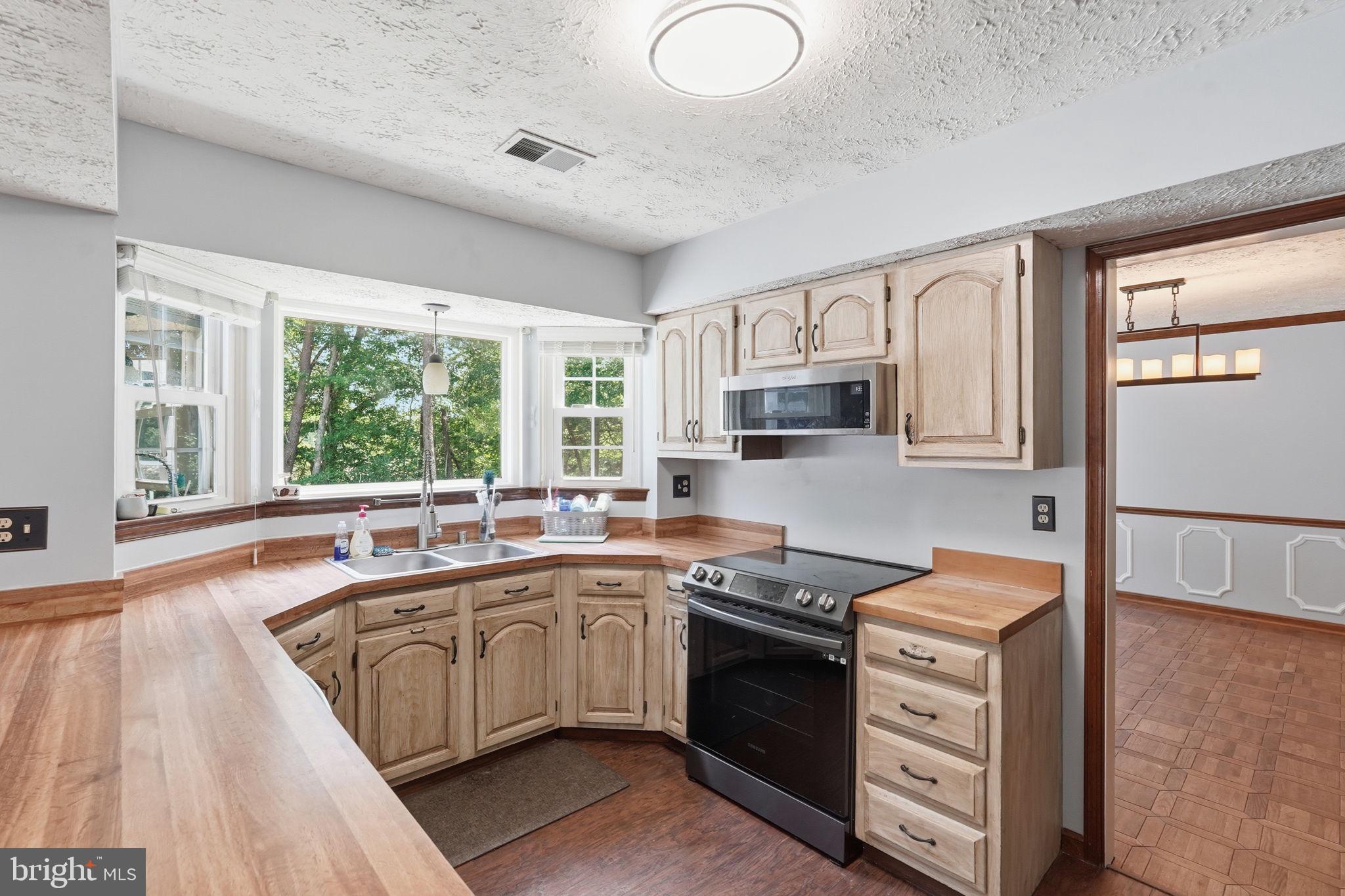 14205 MEADOW CREEK LANE