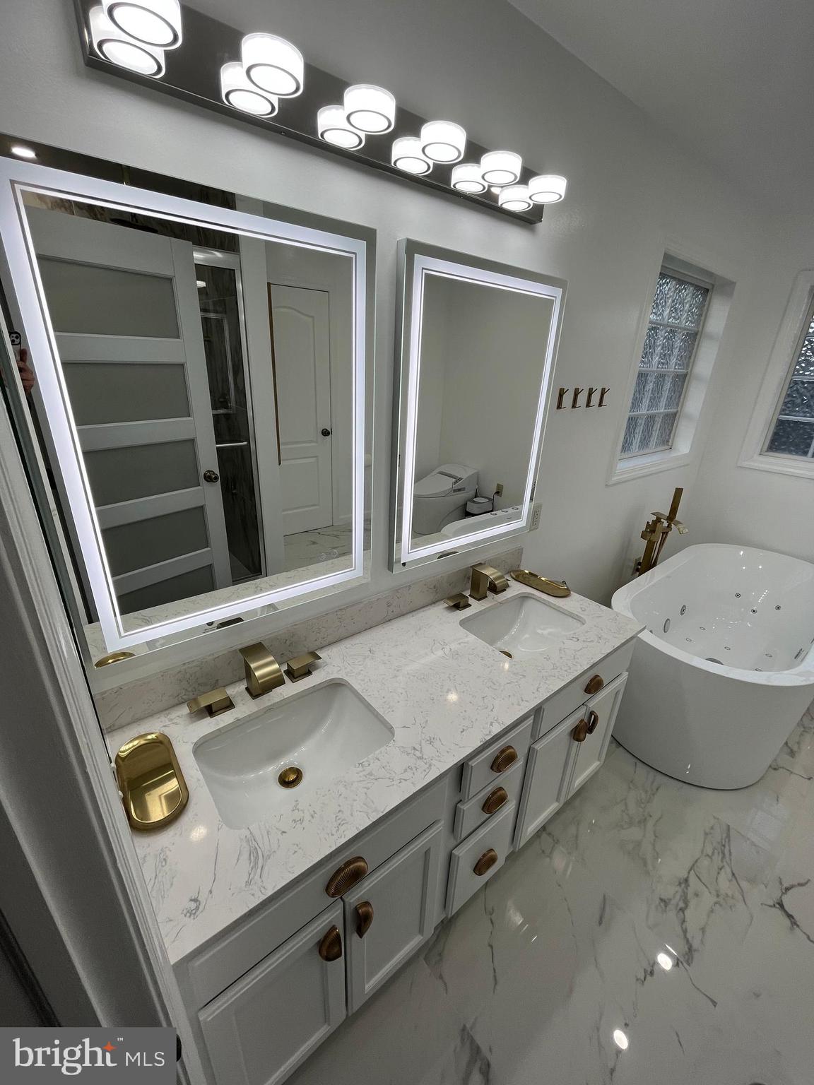 ASHLEIGH KNOLLS - Residential