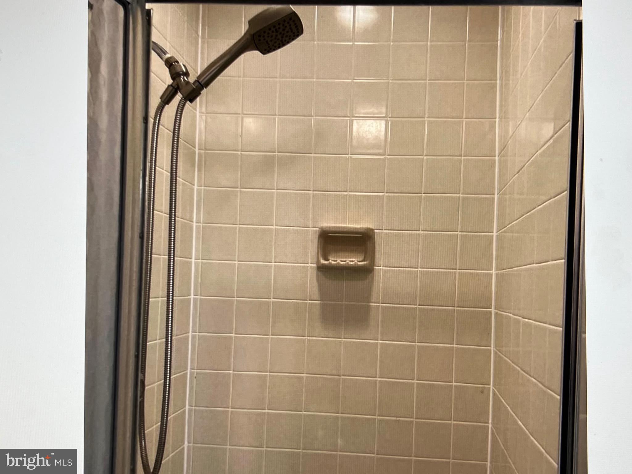 GLEN HOLLOW - Residential Lease