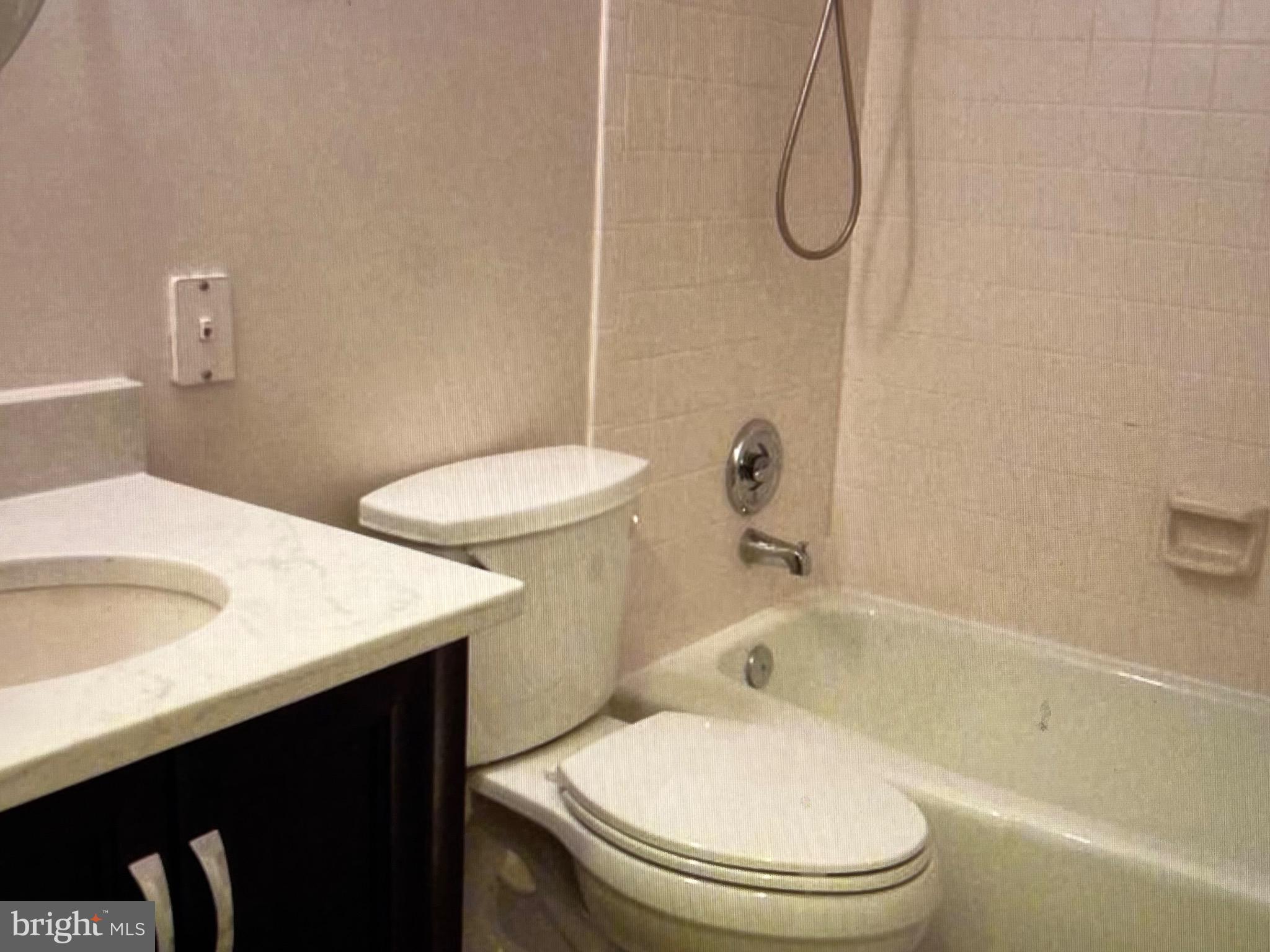 GLEN HOLLOW - Residential Lease