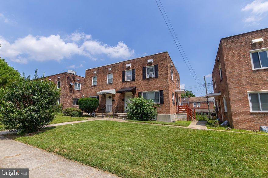 Beautifully updated 2 level Apt in Parkville, 1BR on the main floor with 2 additional rooms in the bsmt.
Modern floors, new paint, access to open yard space, and access to laundry on property.
Voucher considered, pet case by case, credit flexible; all files reviewed.
Furniture was for staging, some furnishing is negotiable with qualified lease.