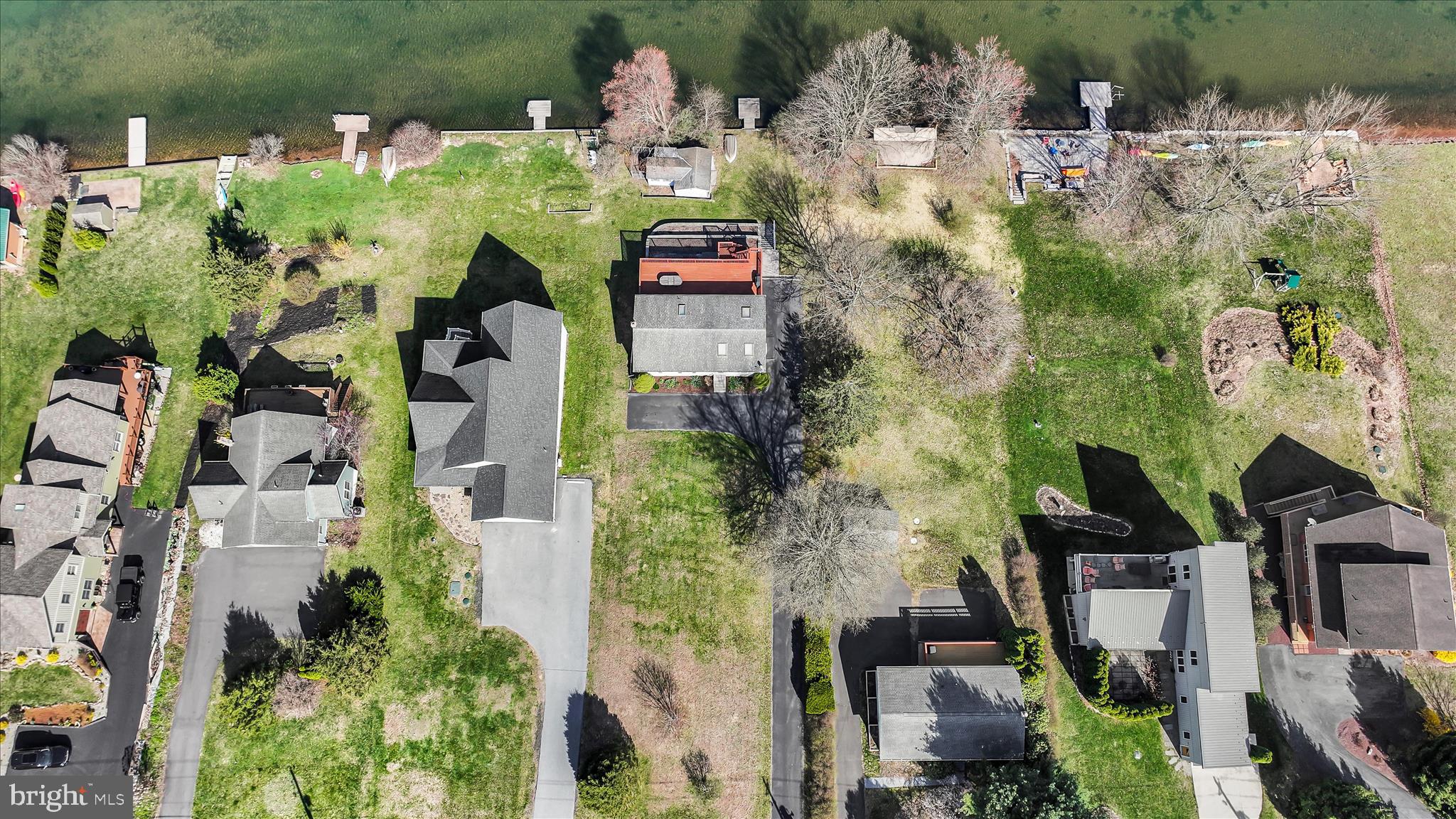 LAKE WYNONAH - Residential