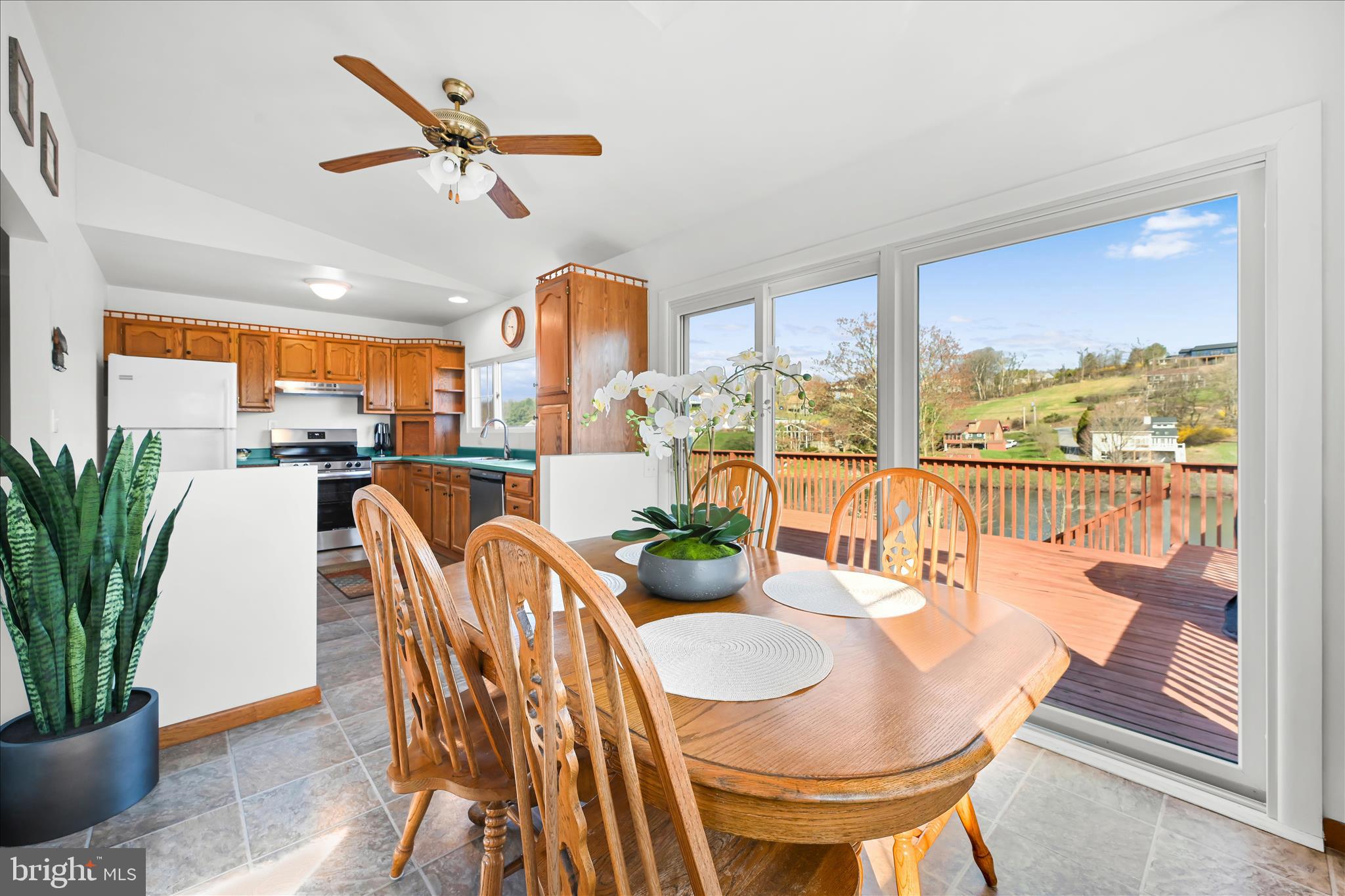 LAKE WYNONAH - Residential