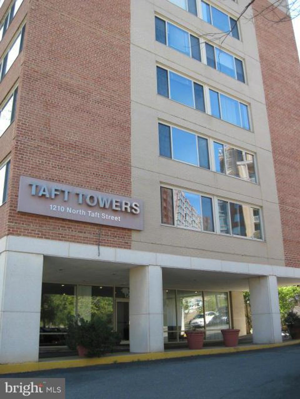 Photo of 1210 N Taft Street #812, ARLINGTON, VA 22201 (MLS # VAAR2064844)