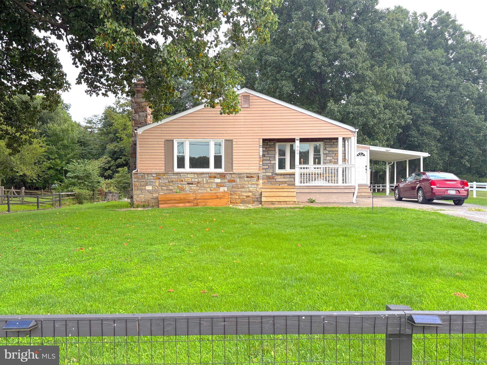 909 CHROMINE ROAD