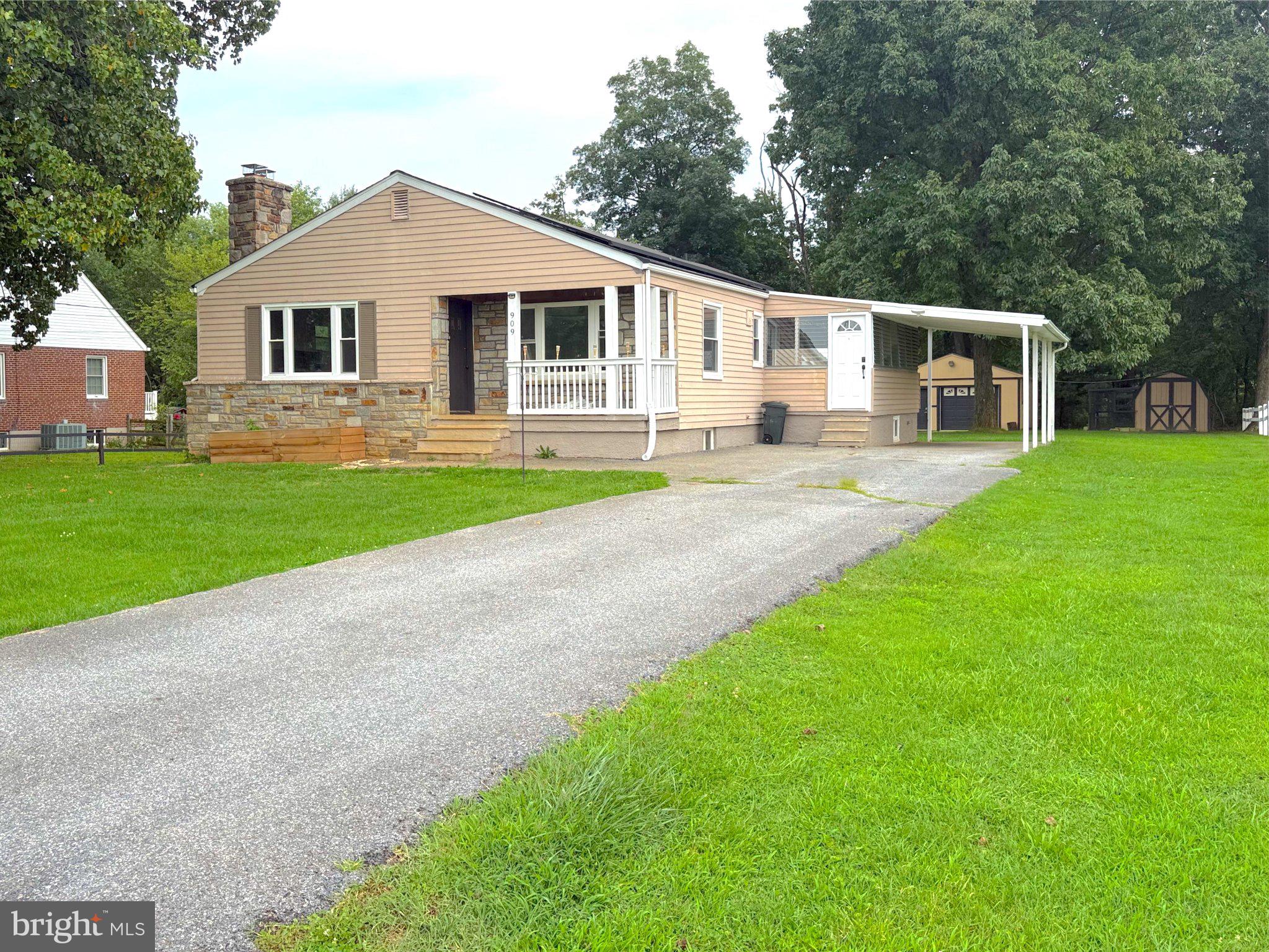 909 CHROMINE ROAD