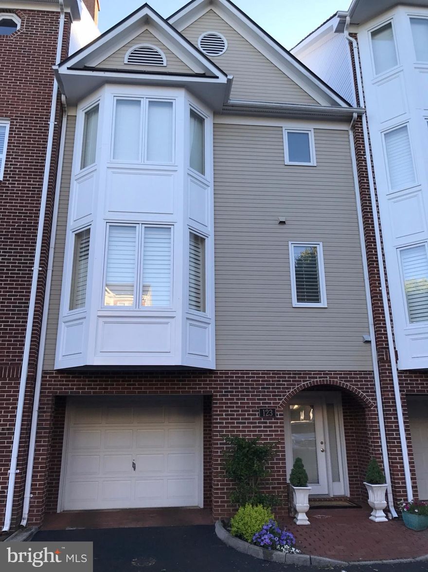 FABULOUS TOWNHOME IN LEESBURG'S HISTORIC DISTRICT. HARDWOOD FLOORS THROUGHOUT - PATIO BACKS TO COMMON AREA - MBR HAS LOFT/OFFICE AND PRIVATE DECK - ALL BDRMS HAVE FULL BATHS -FIREPLACE and DECK OFF OF LR - GOURMET KITCHEN HAS CHERRY CABINETS, GRANITE AND SS APPLIANCES - PLANTATION SHUTTERS AND CUSTOM BLINDS - GREAT LOCATION AND A GREAT HOME