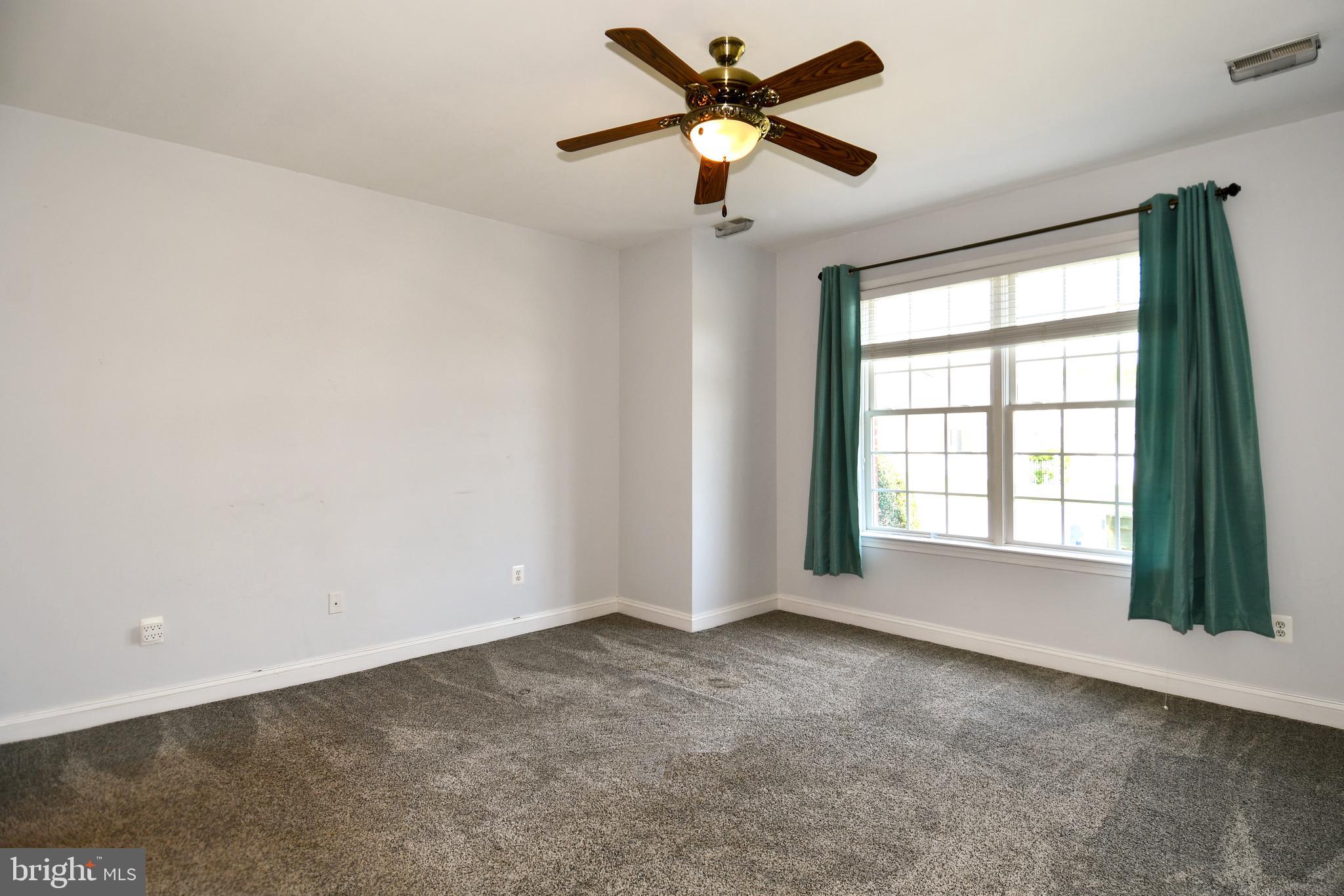 WASHINGTON SQUARE LA PLA - Residential