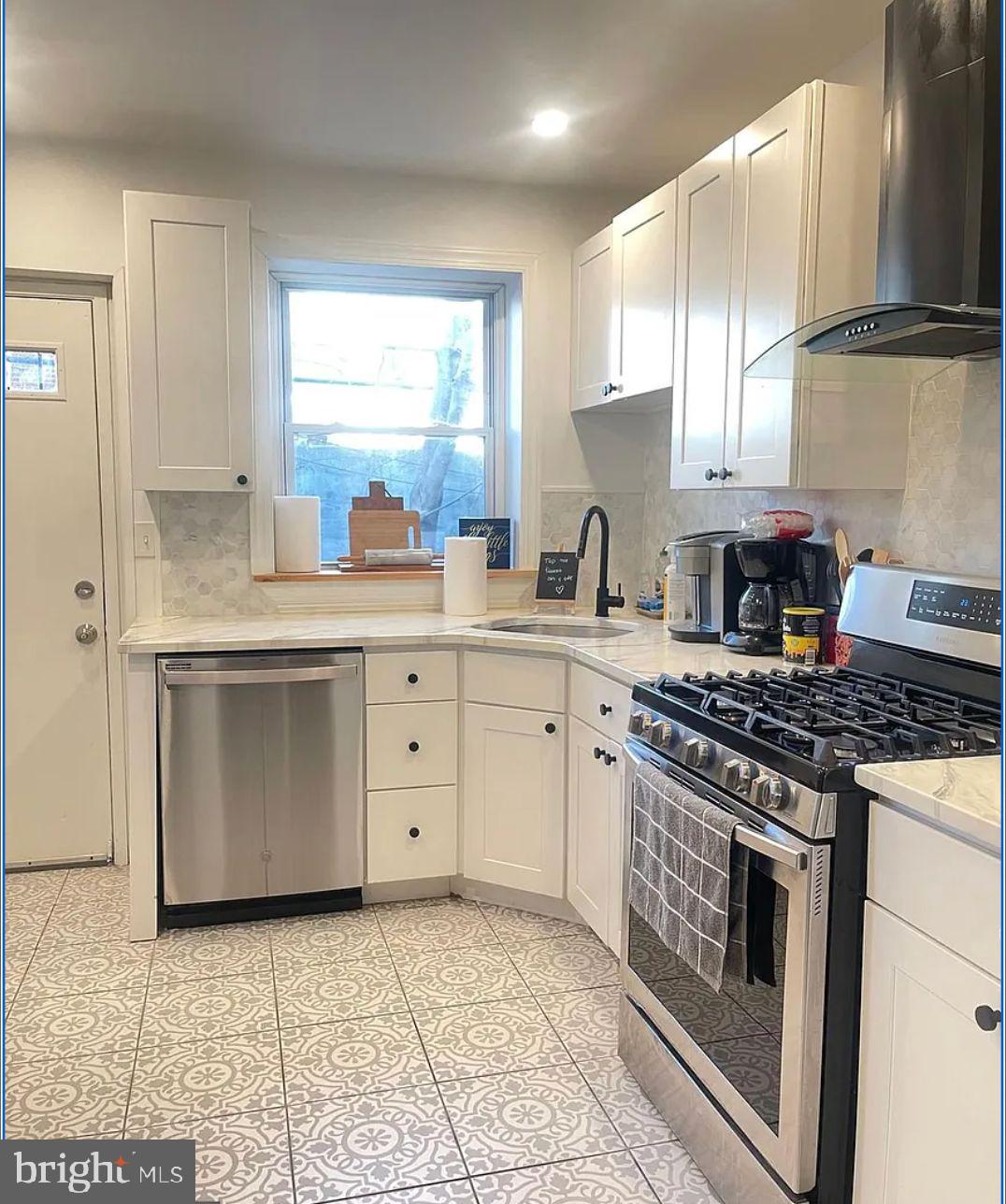 POINT BREEZE - Residential Lease