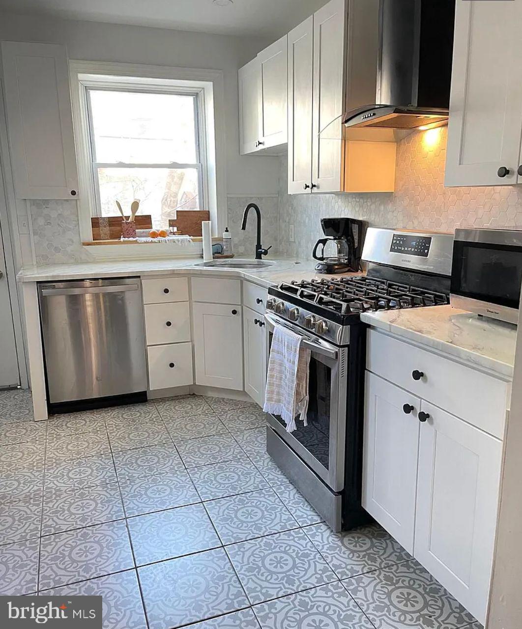 POINT BREEZE - Residential Lease