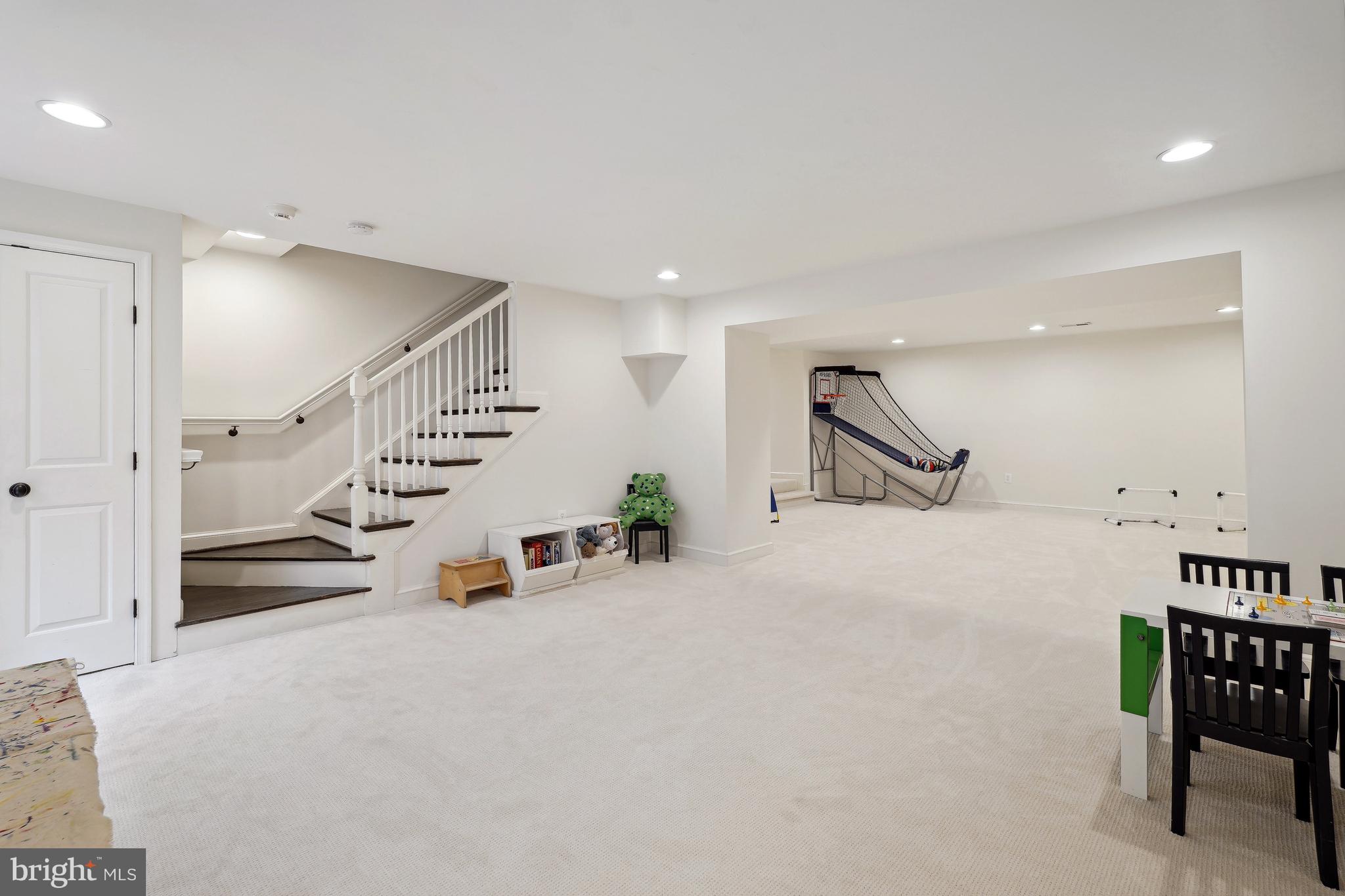 CHEVY CHASE GARDENS - Residential