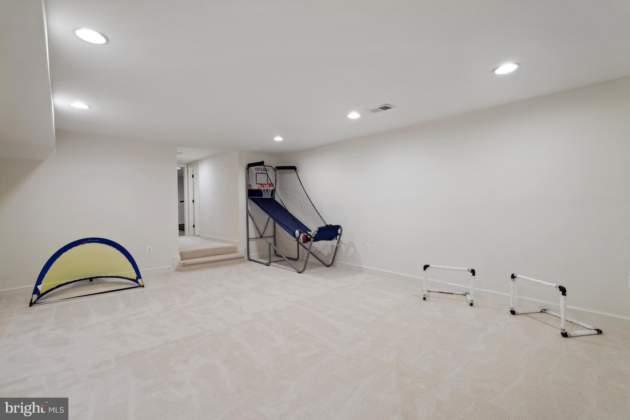 CHEVY CHASE GARDENS - Residential